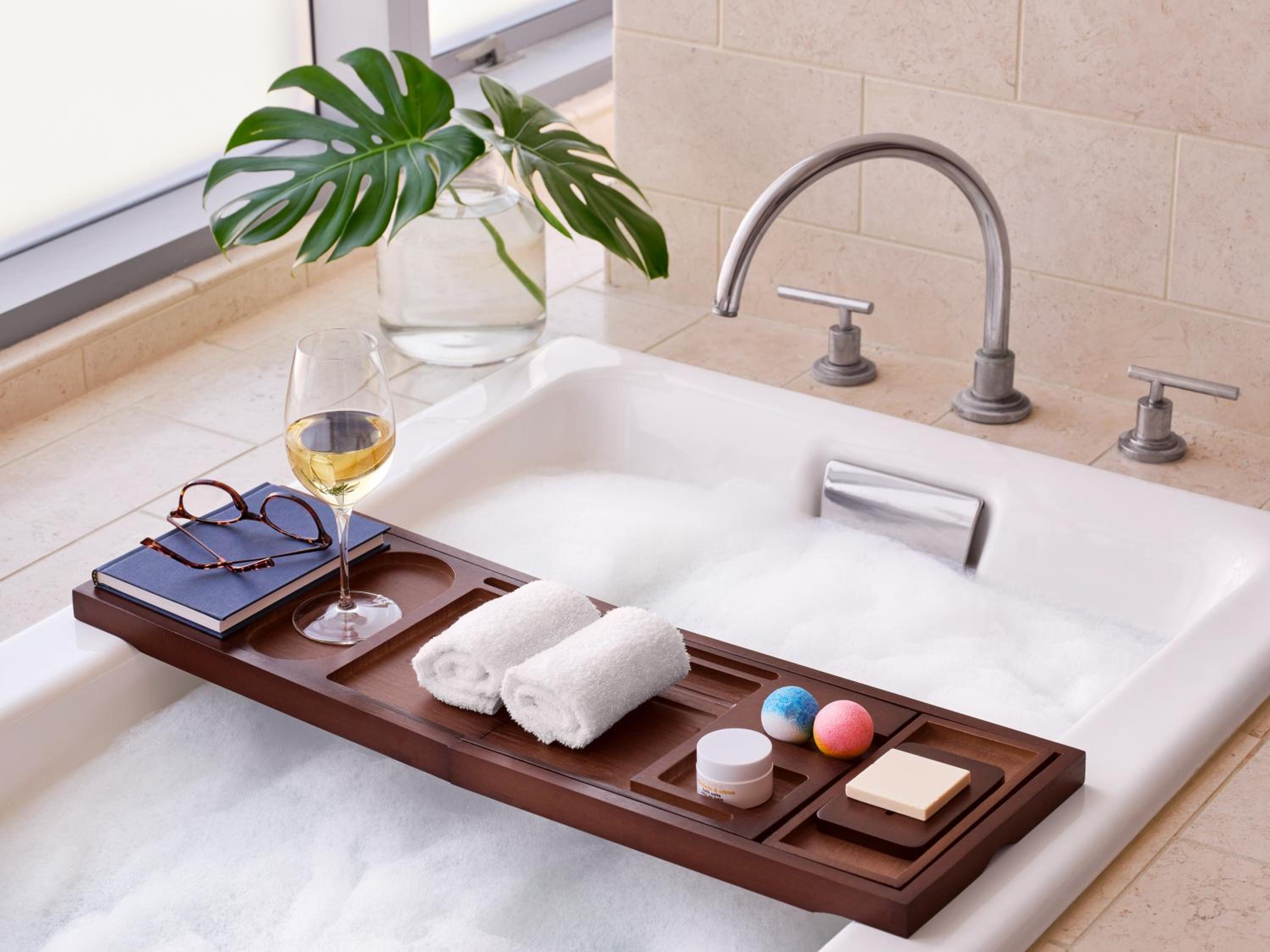 One-Bedroom Spa Suite with Tub