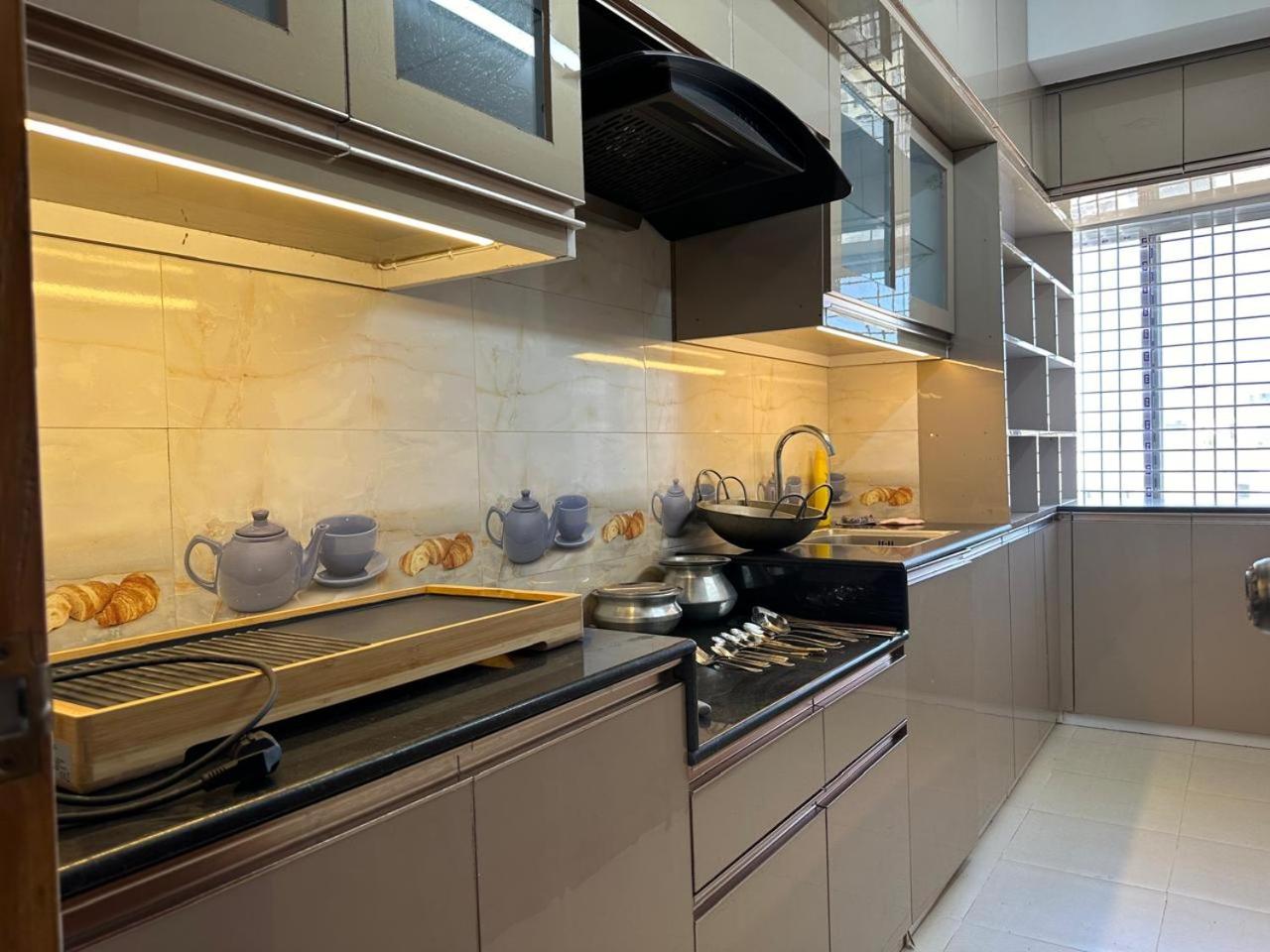 Three-Bedroom Apartment - High Floor photo 2