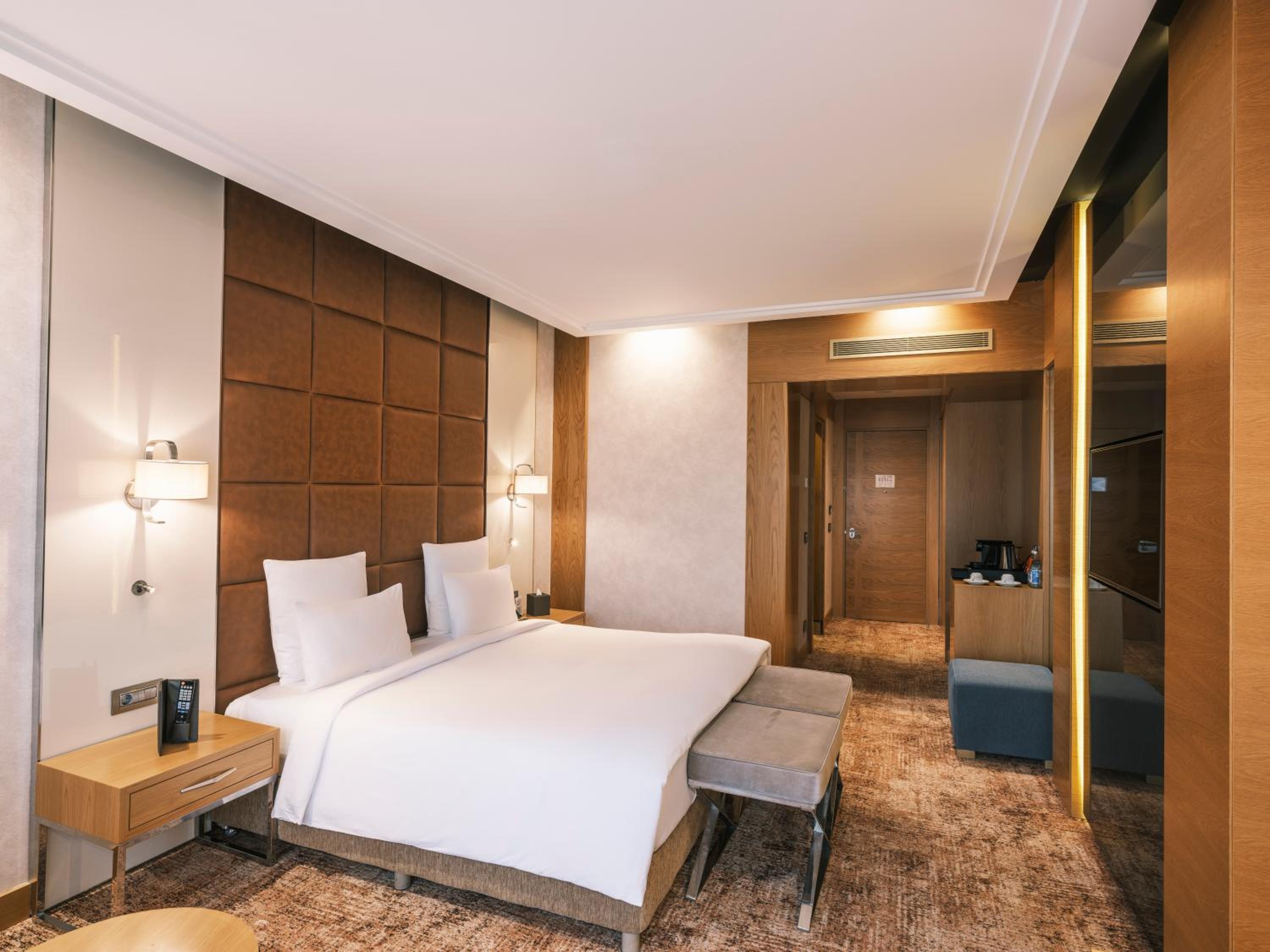 Standard King Room photo 2