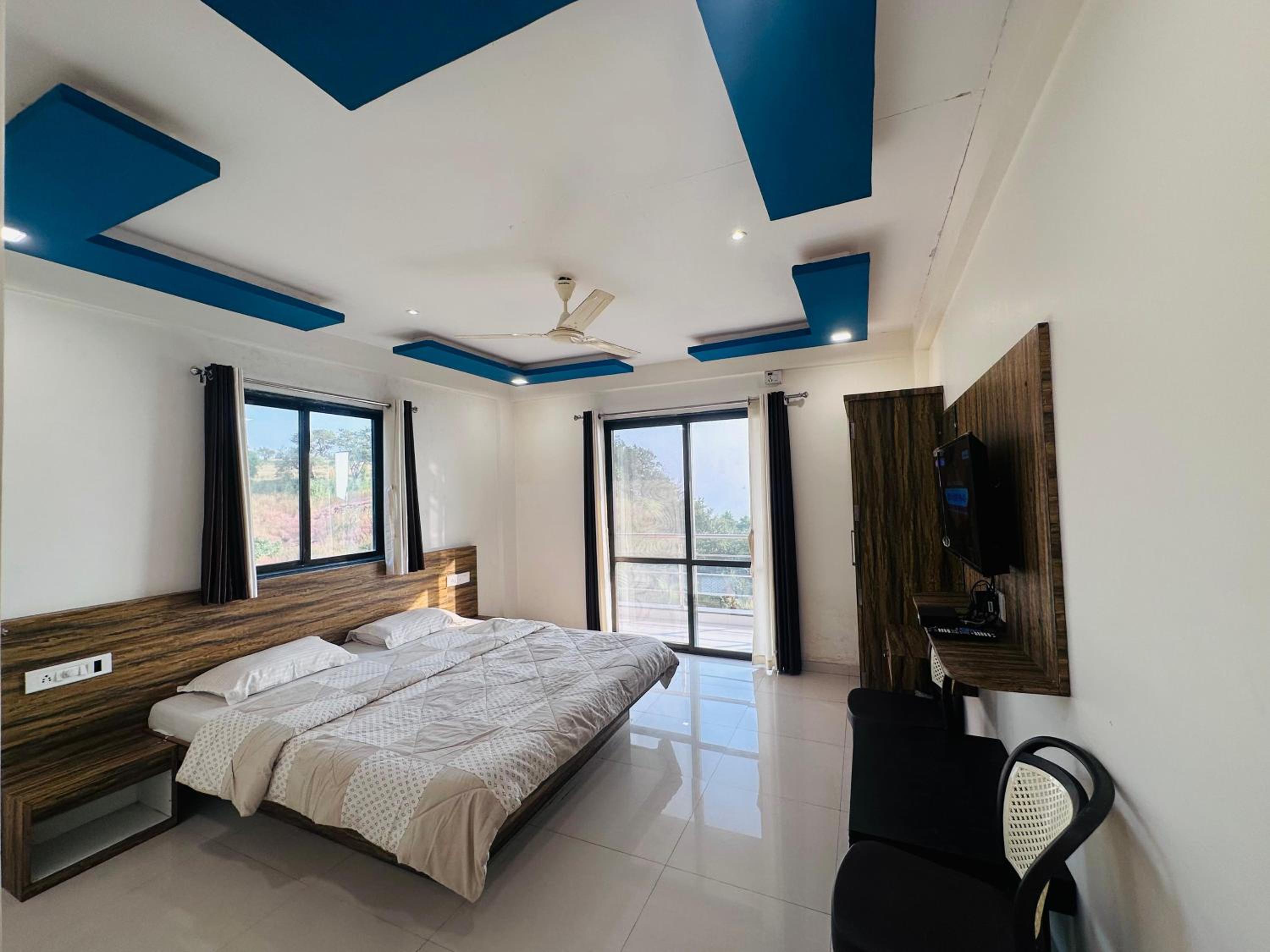 Superior King Suite