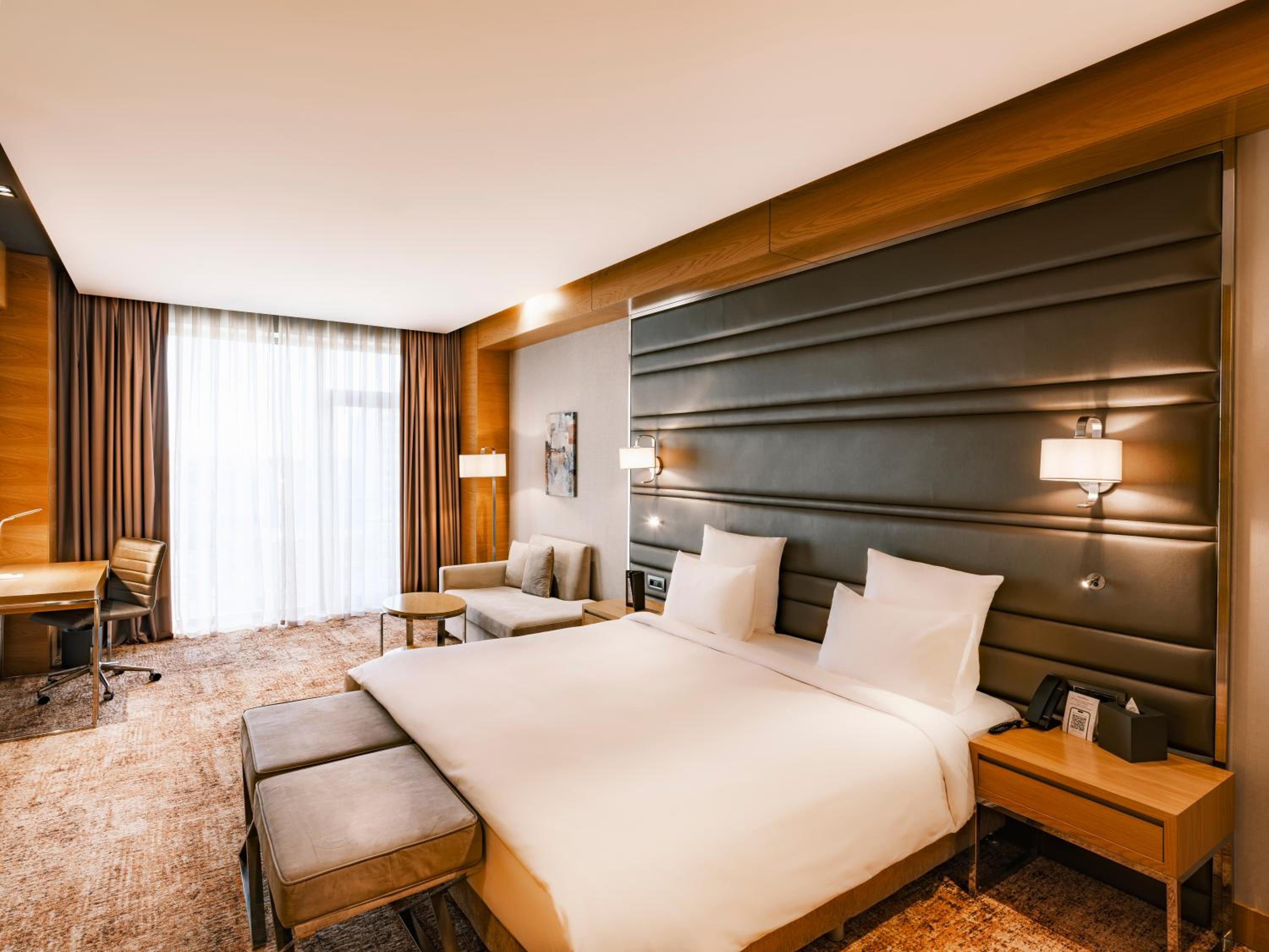 Deluxe King Room photo 1