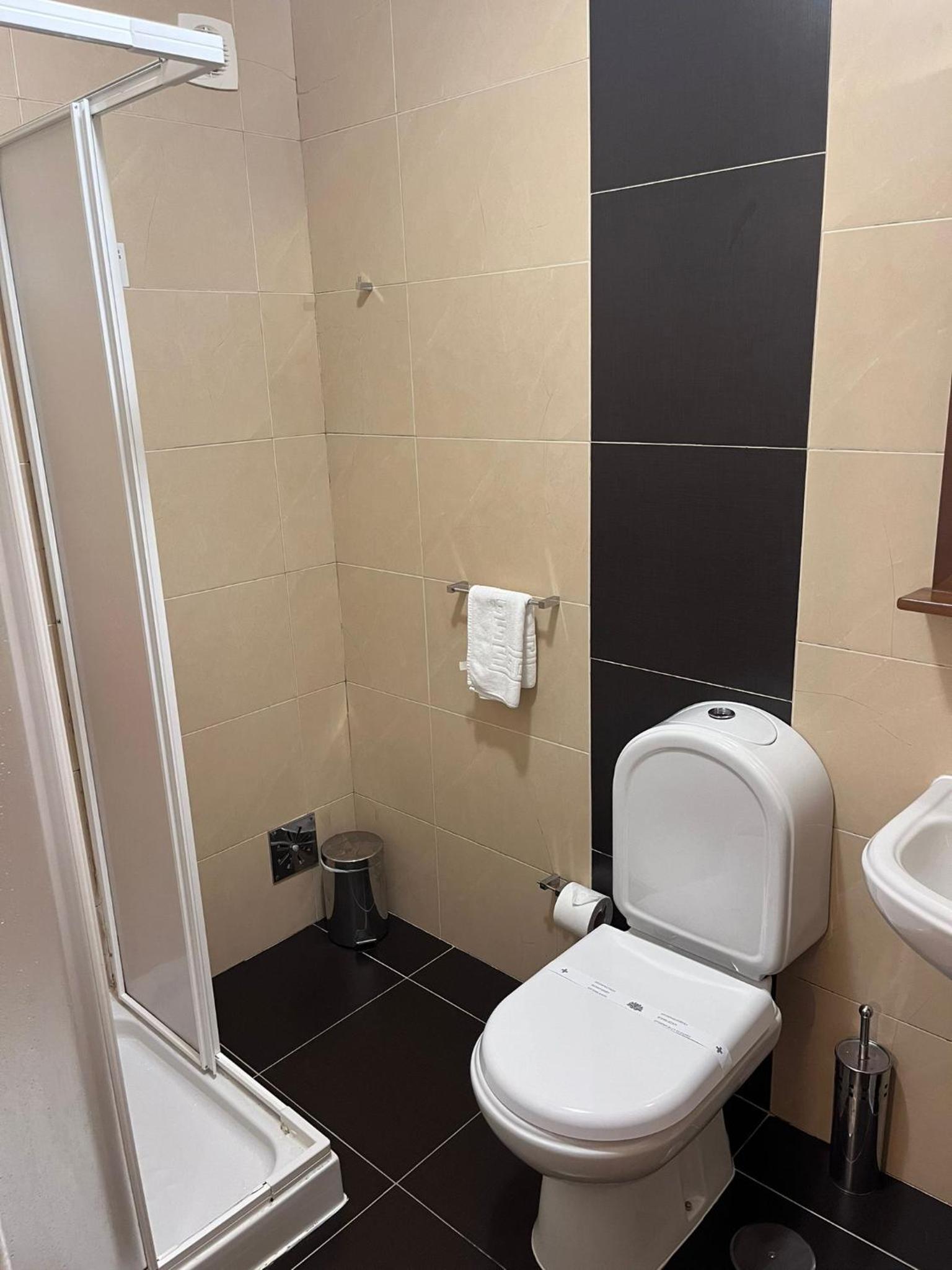 Double Room - Photo 3