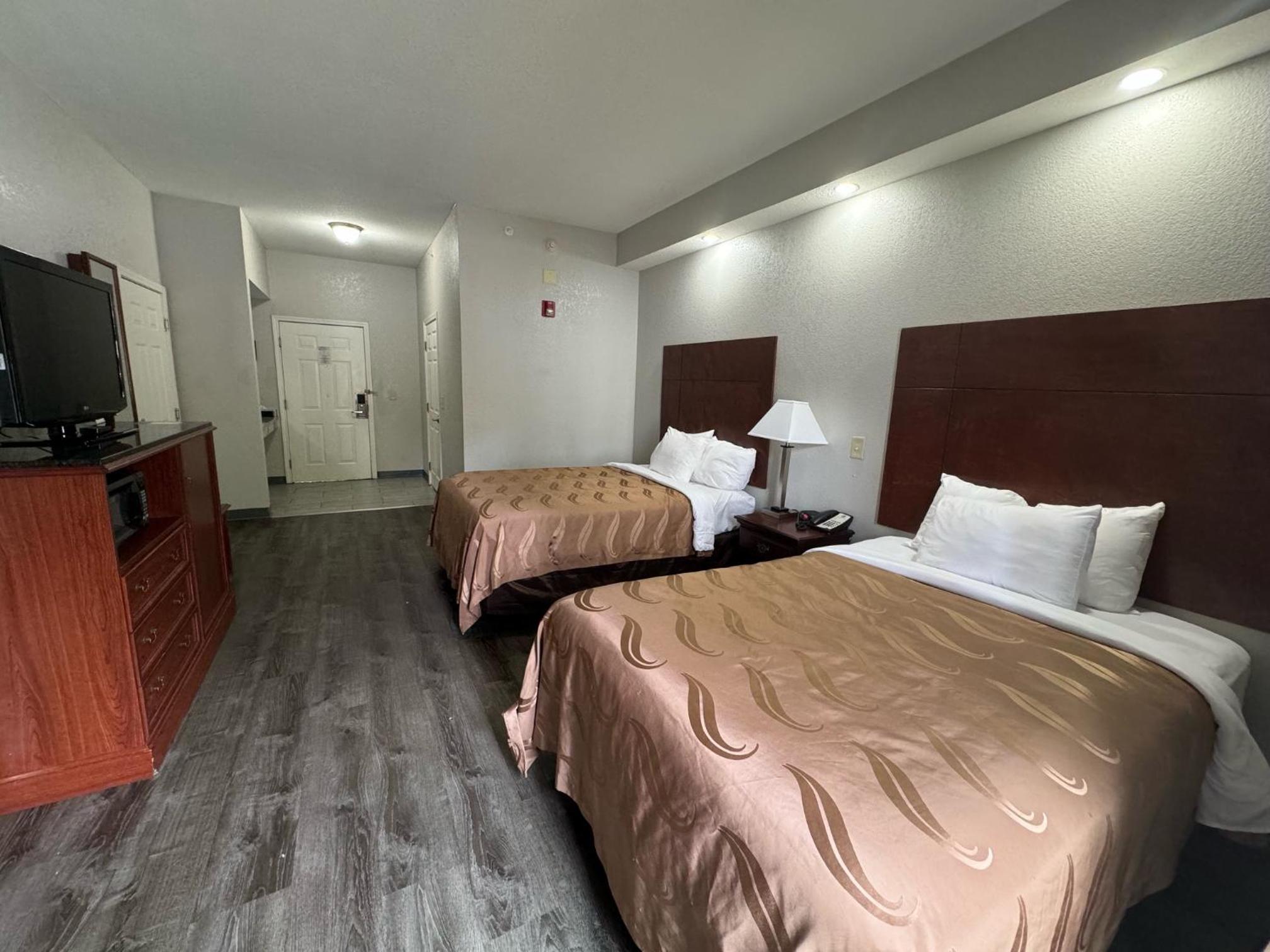 Double Room with Two Double Beds - Accessible/Non-Smoking - Photo 1