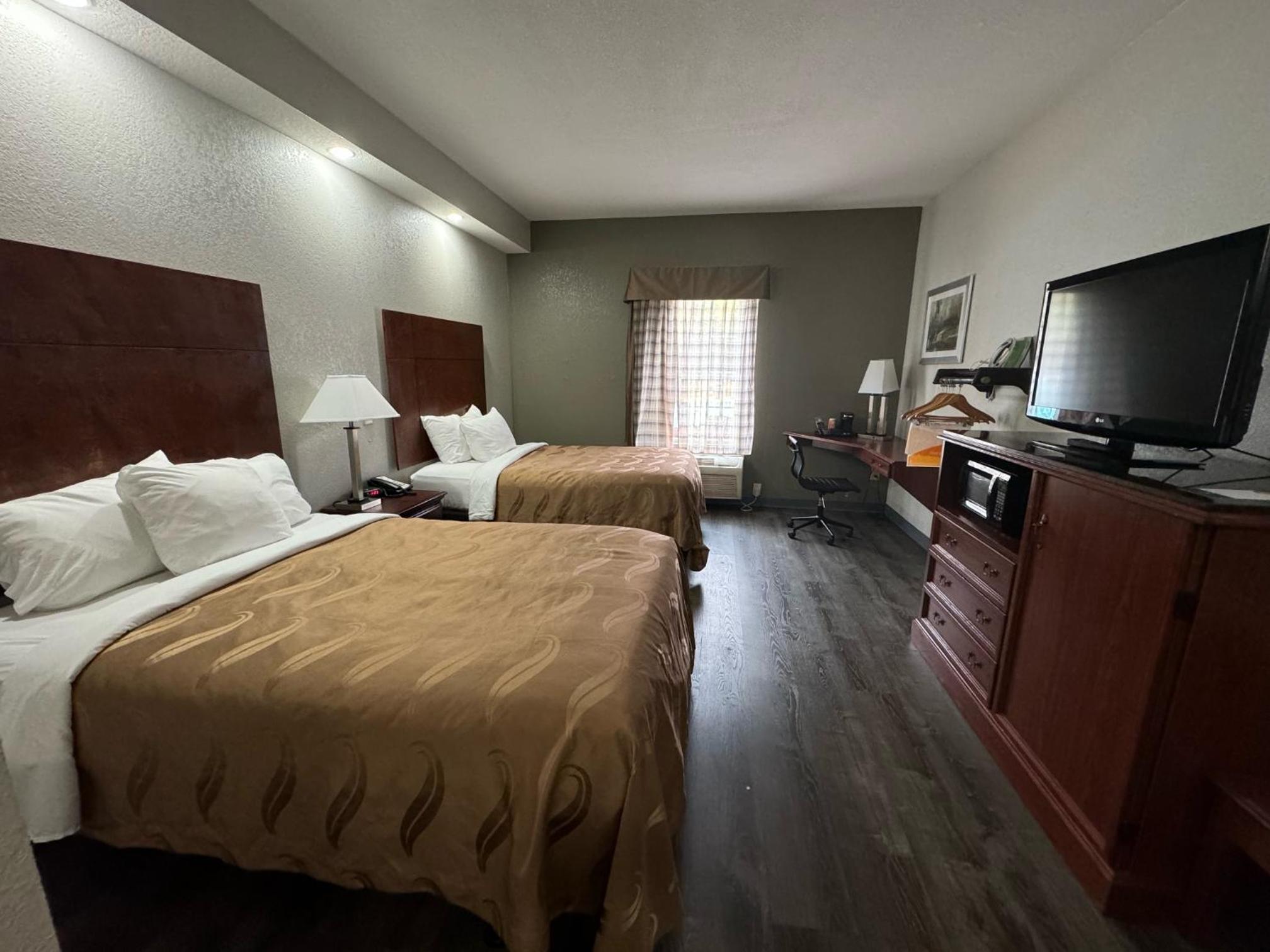 Double Room with Two Double Beds - Accessible/Non-Smoking - Photo 2