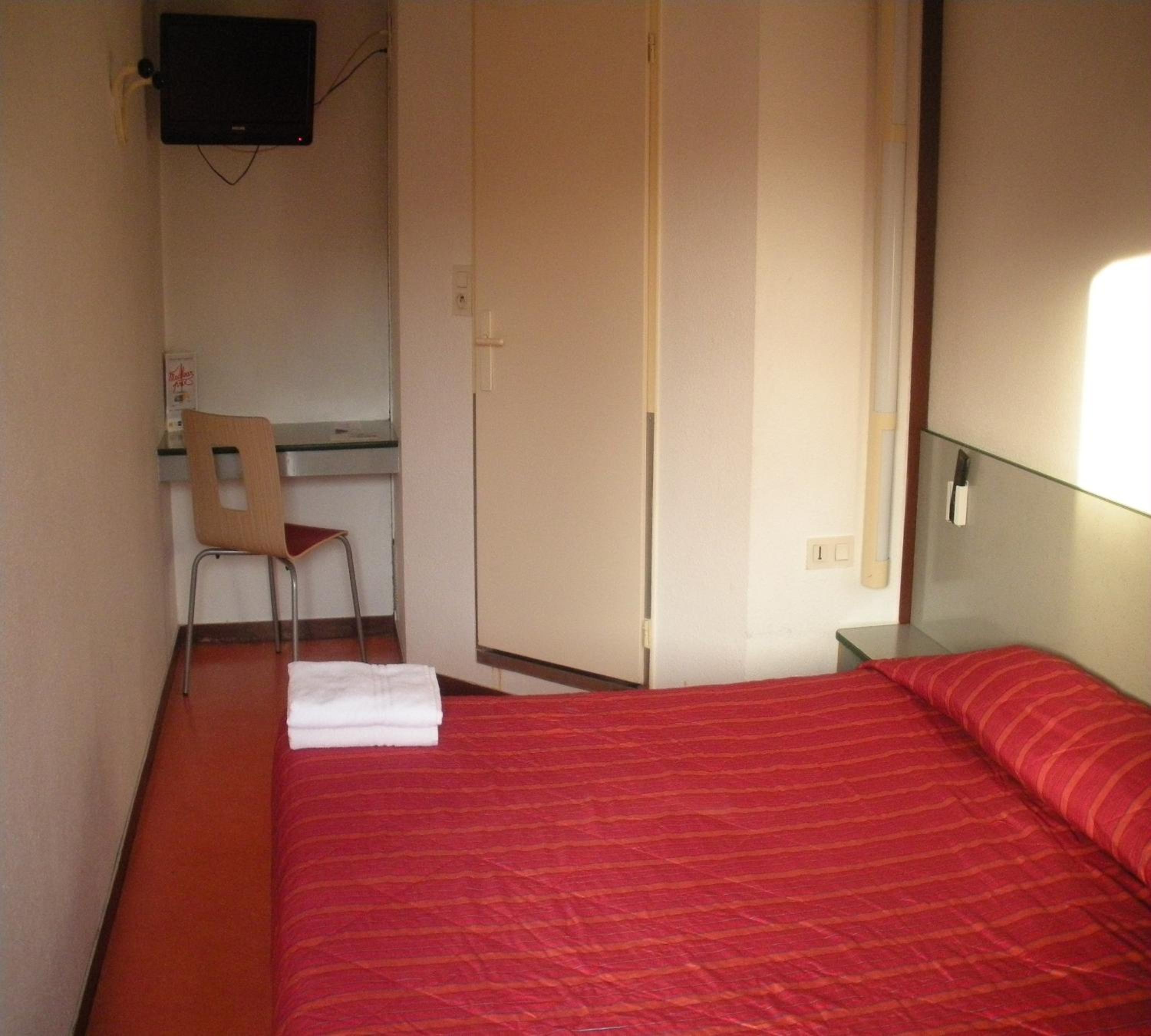 Standard Queen Room - Photo 1