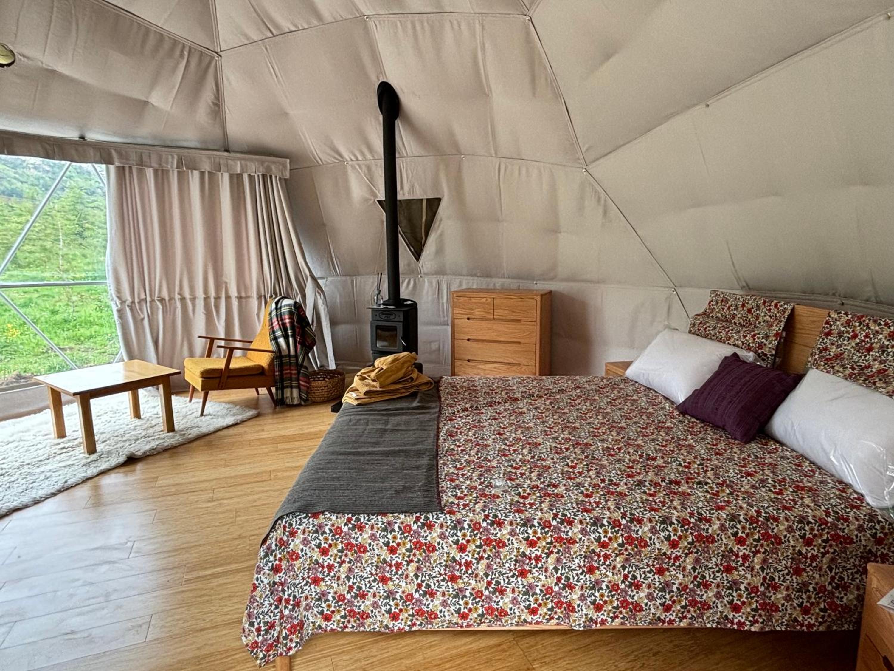 Deluxe King Room photo 1