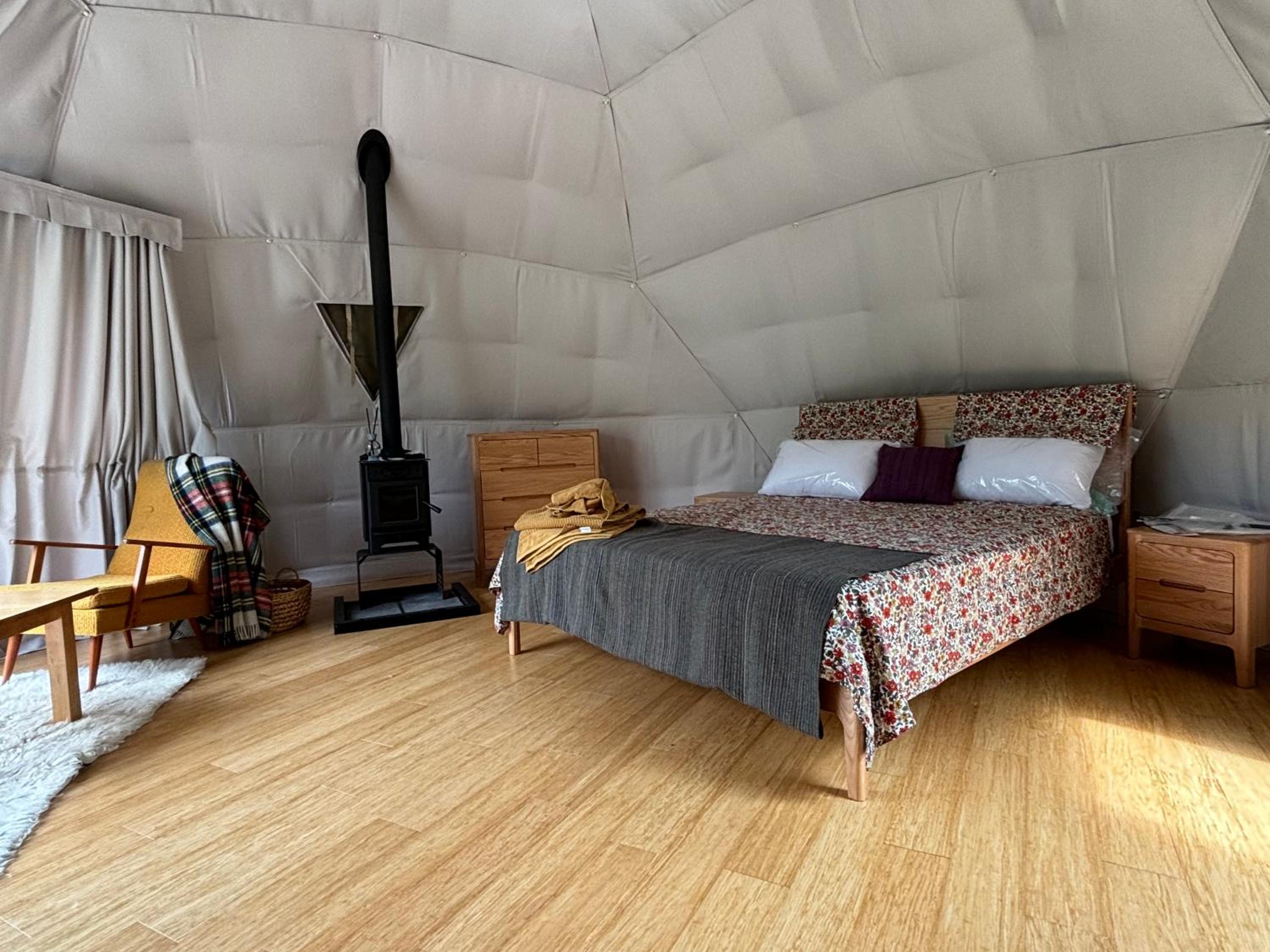 Deluxe King Room photo 2