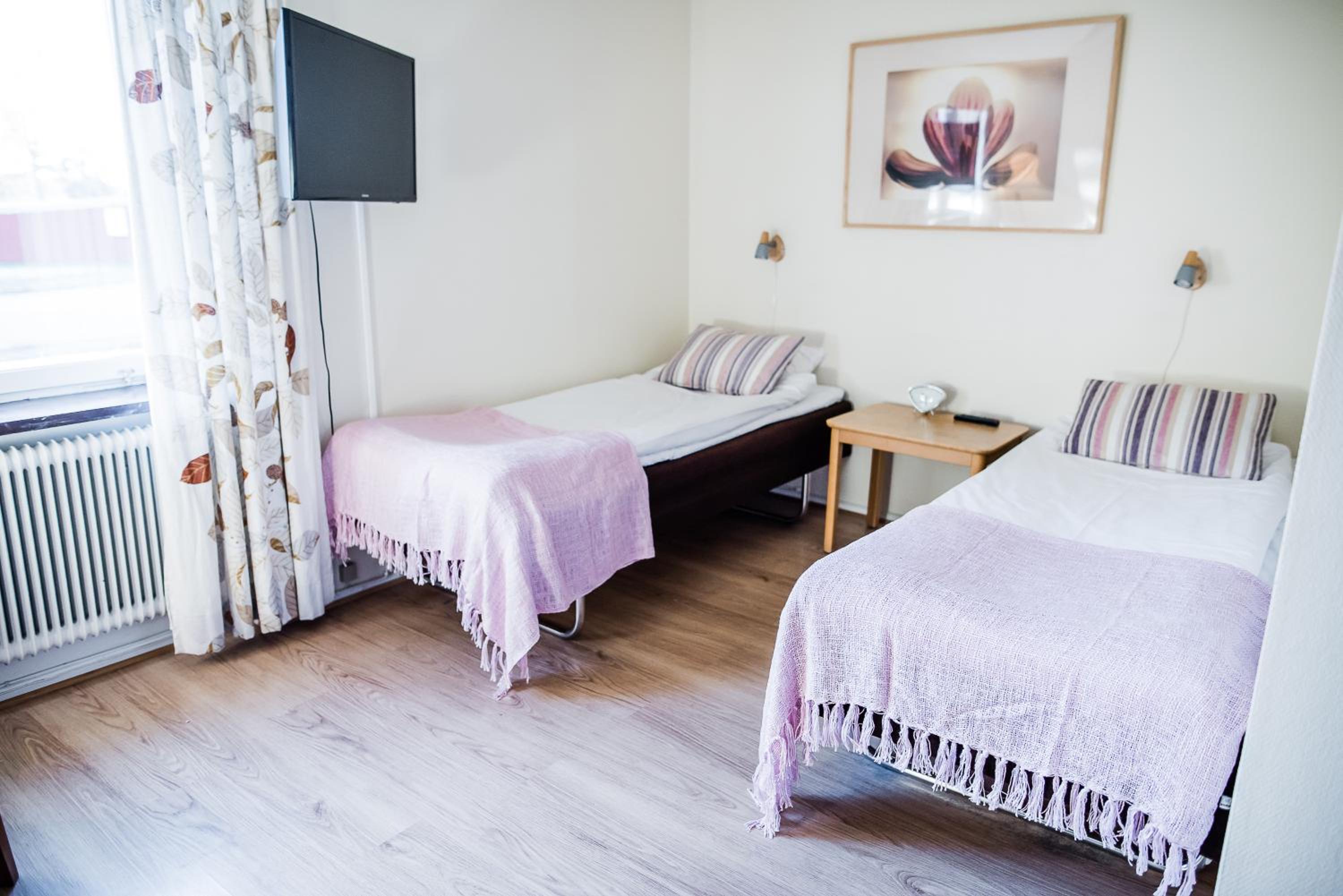 Twin Room - Photo 2