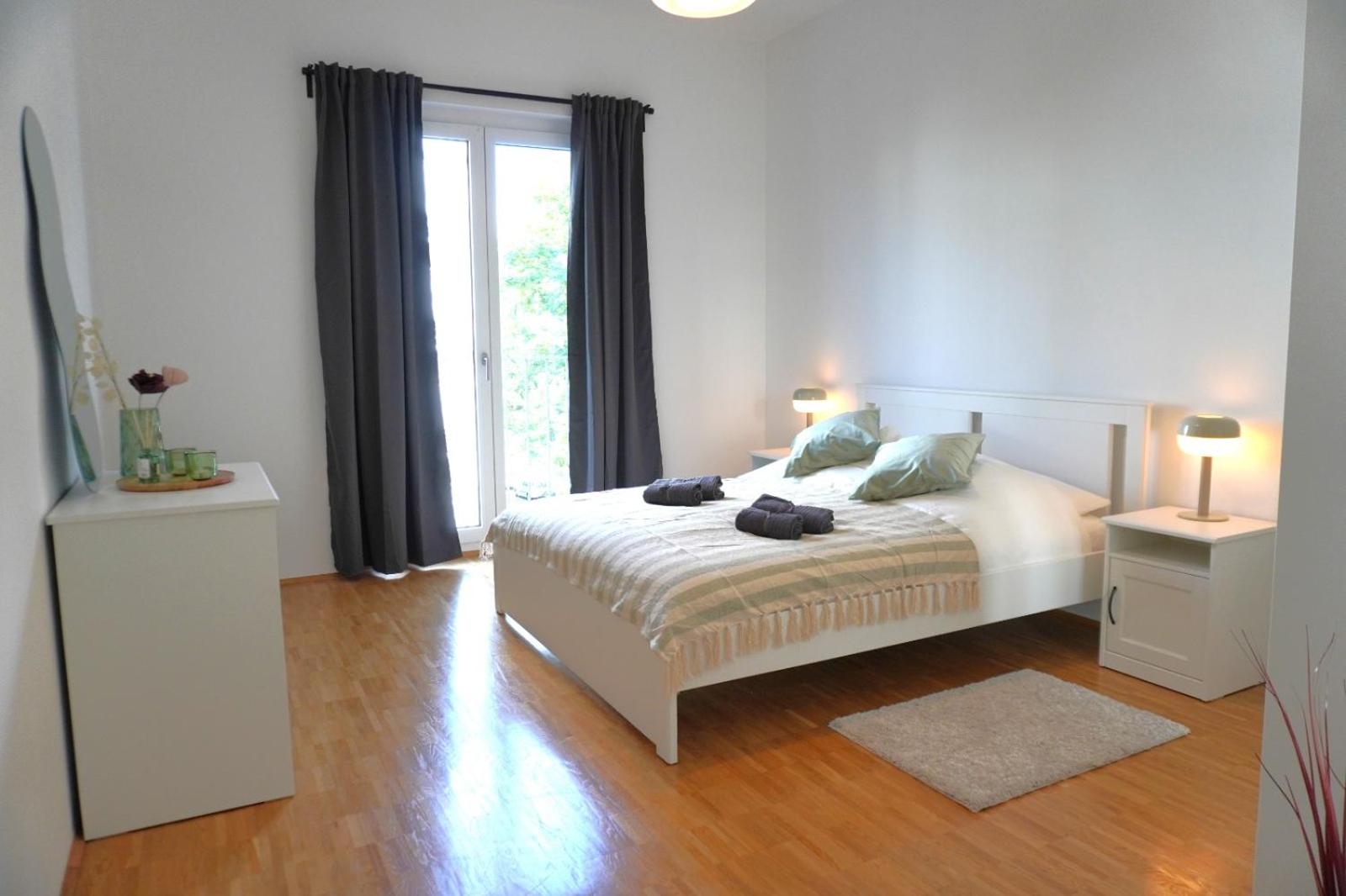 Apartment with Balcony photo 2