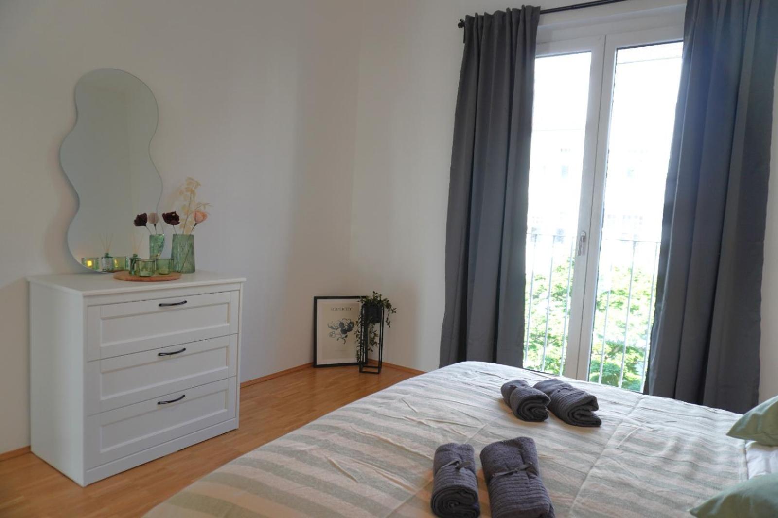 Apartment with Balcony photo 3