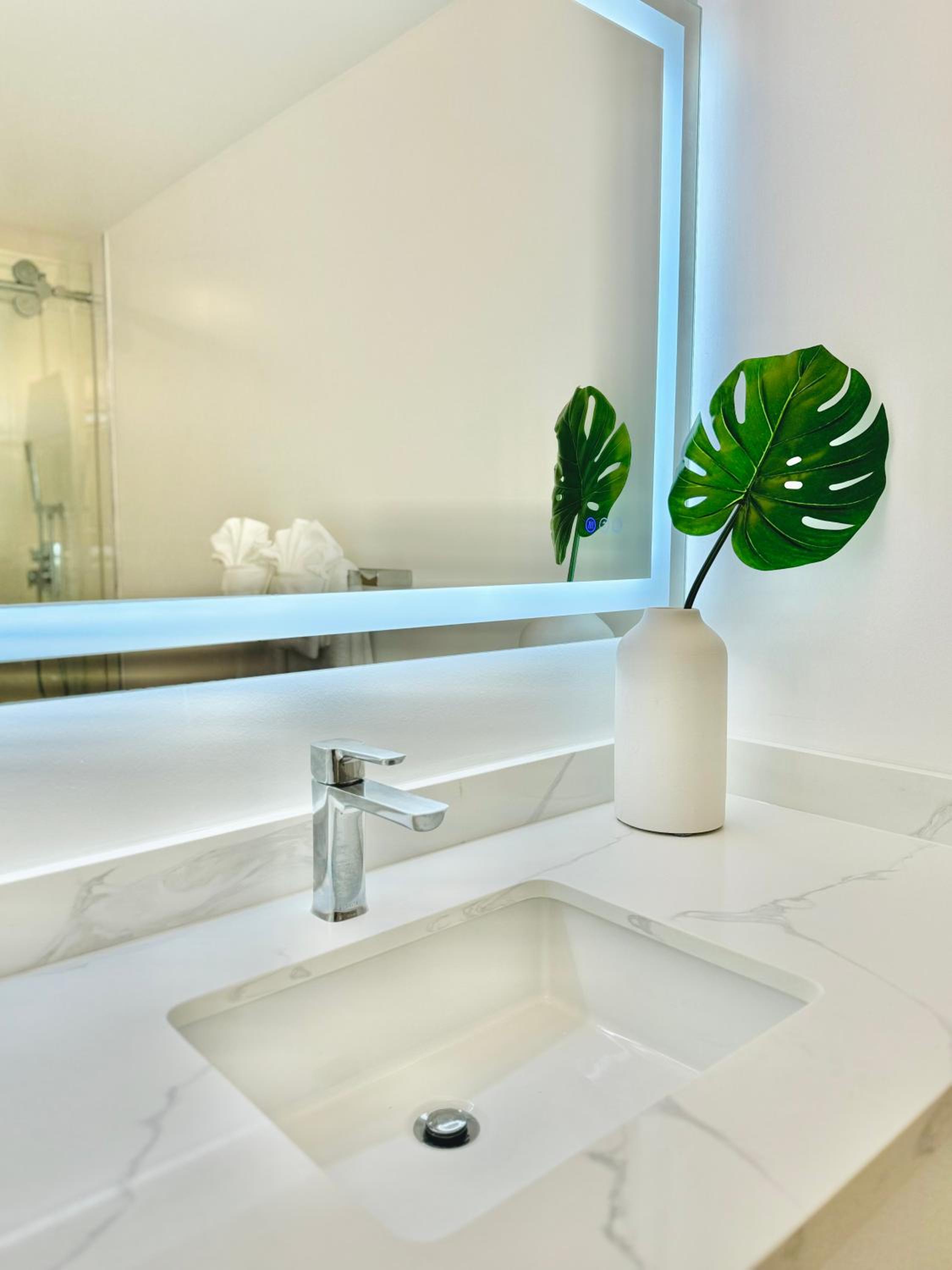 Panoramic Oceanview Resort - Full Kitchen in Each Unit, 2 Swimming Pools, Onsite Restaurants, Fireworks Every Friday: One-Bedroom Apartment - Oceanfront photo