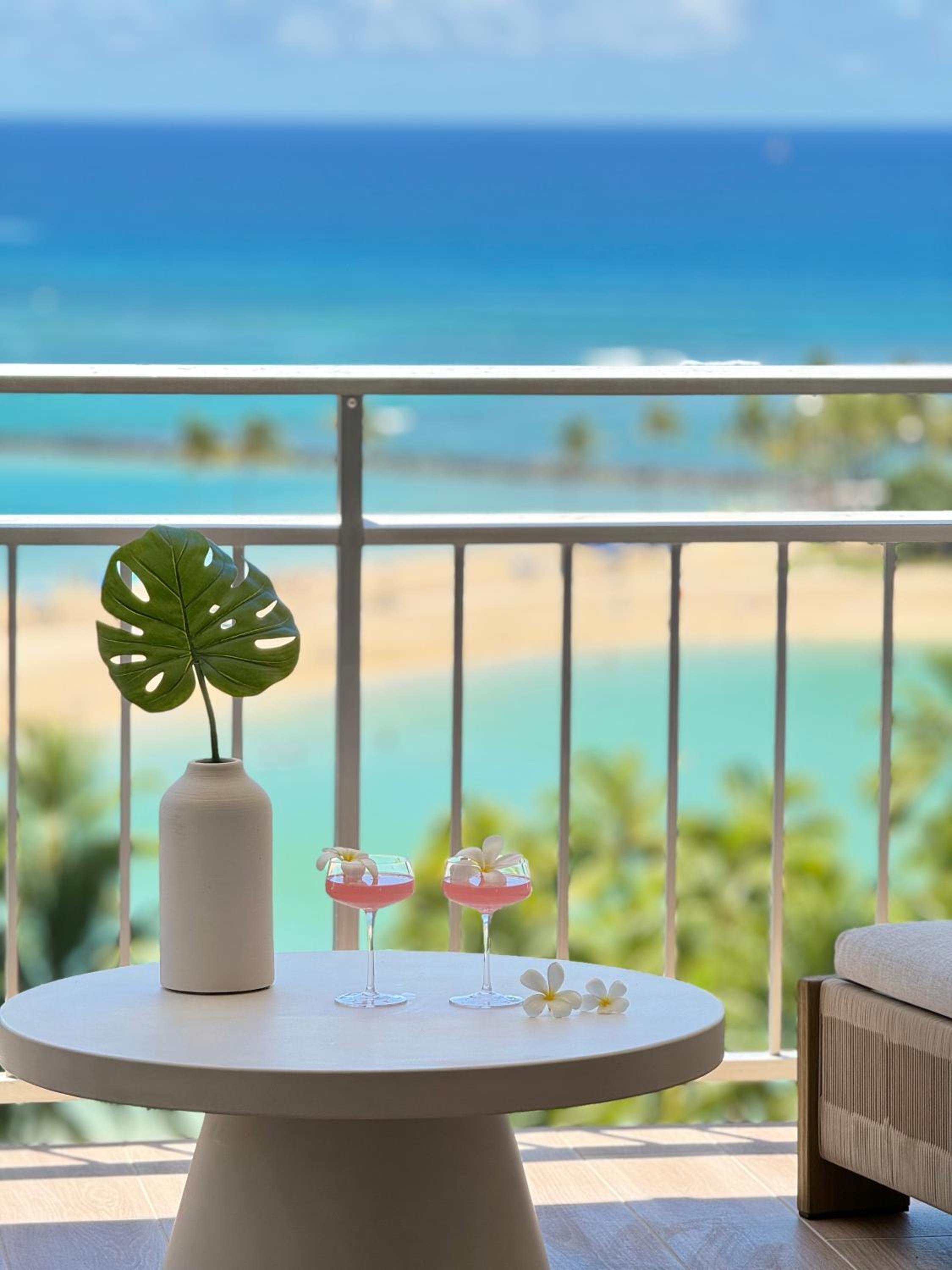 Panoramic Oceanview Resort - Full Kitchen in Each Unit, 2 Swimming Pools, Onsite Restaurants, Fireworks Every Friday: balcony & terrace photo