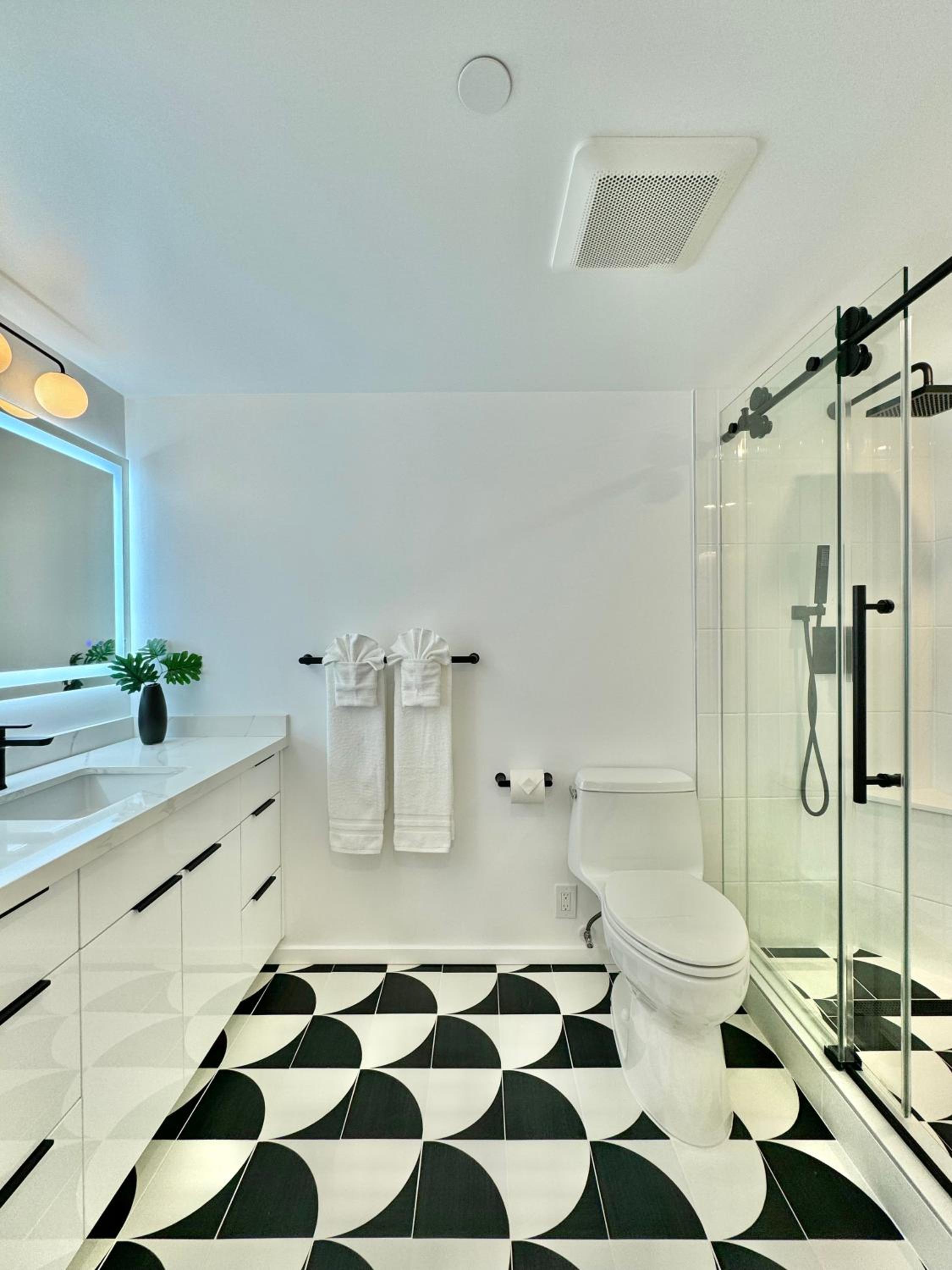 Panoramic Oceanview Resort - Full Kitchen in Each Unit, 2 Swimming Pools, Onsite Restaurants, Fireworks Every Friday: One-Bedroom Apartment - Oceanfront photo