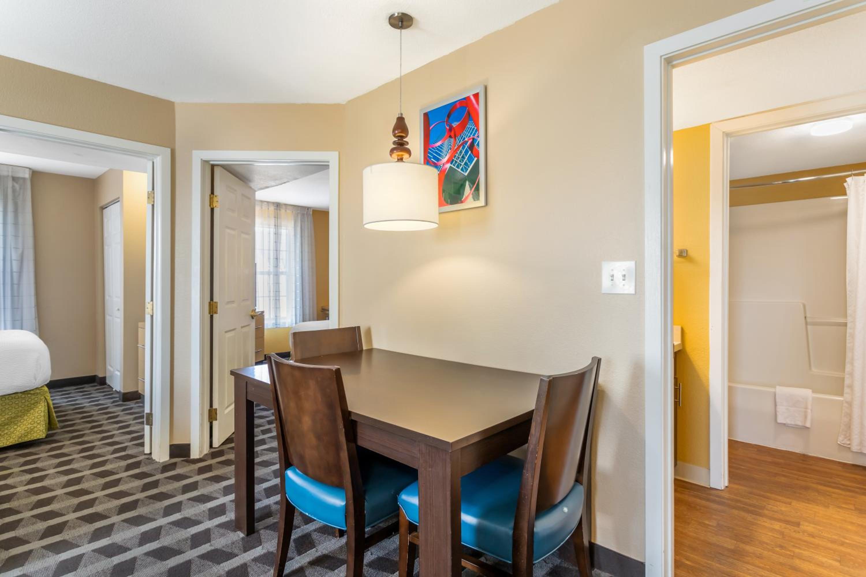 Efficiency Queen Suite with Two Queen Beds and Living room - Non Smoking