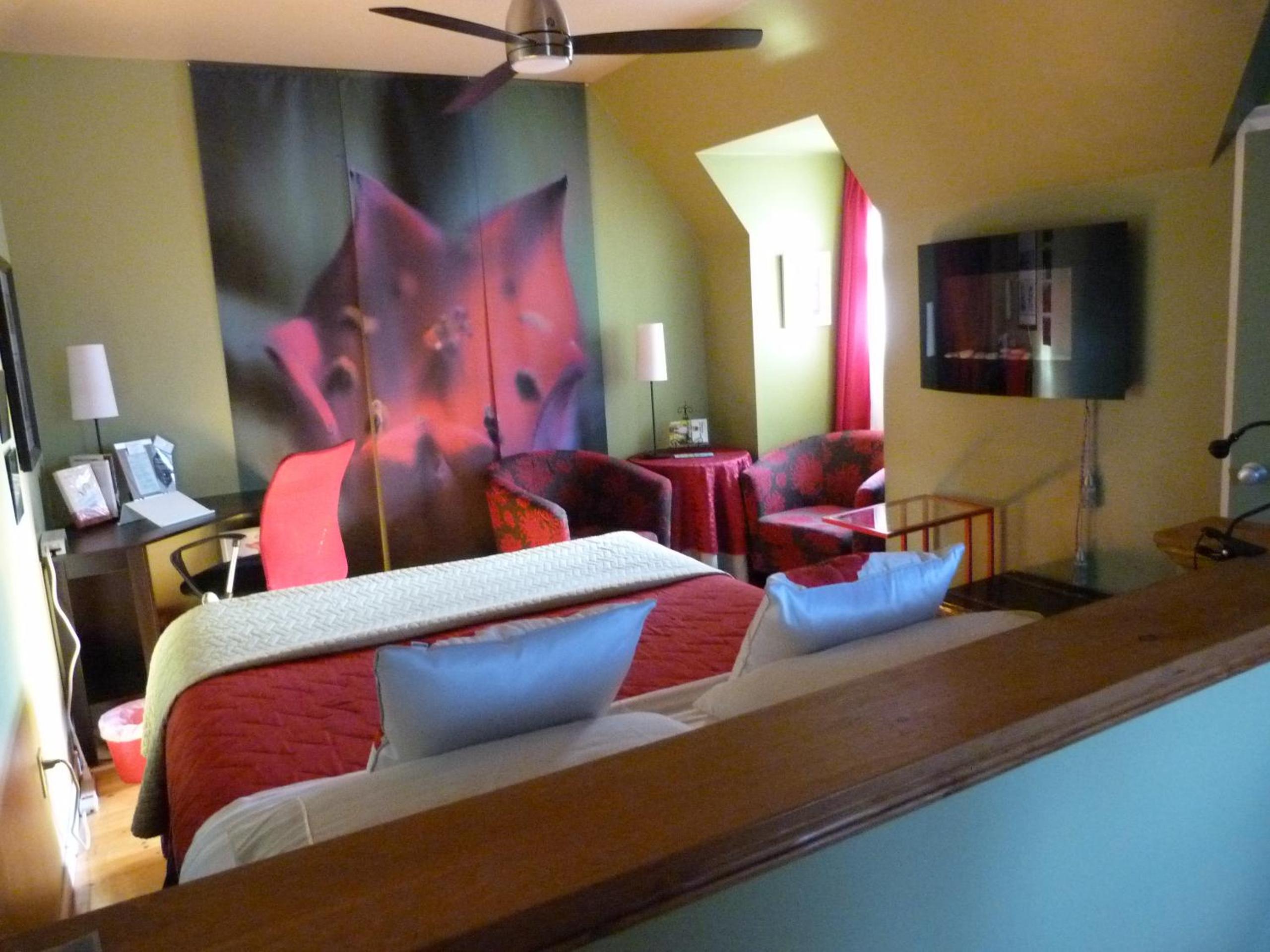Queen Room photo 1