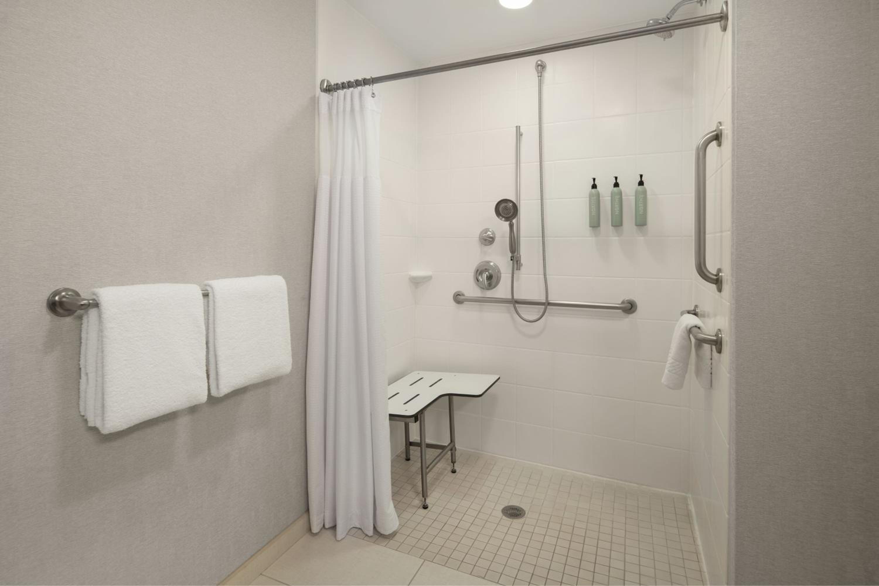 Queen Room with Two Queen Beds and Roll-in Shower - Mobility Accessible - Photo 7