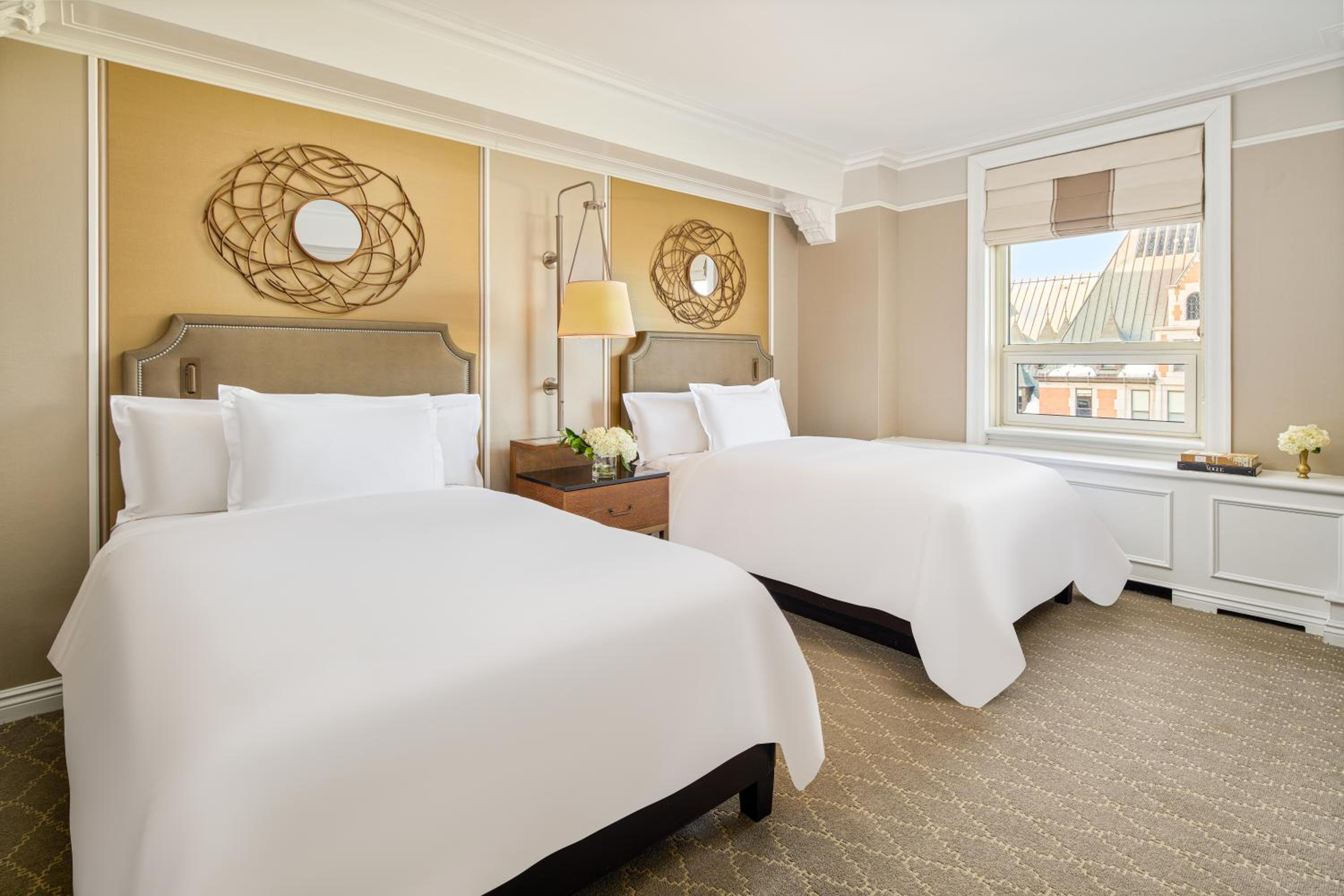 Deluxe Double Room with Two Double Beds and Courtyard View thumbnail 5
