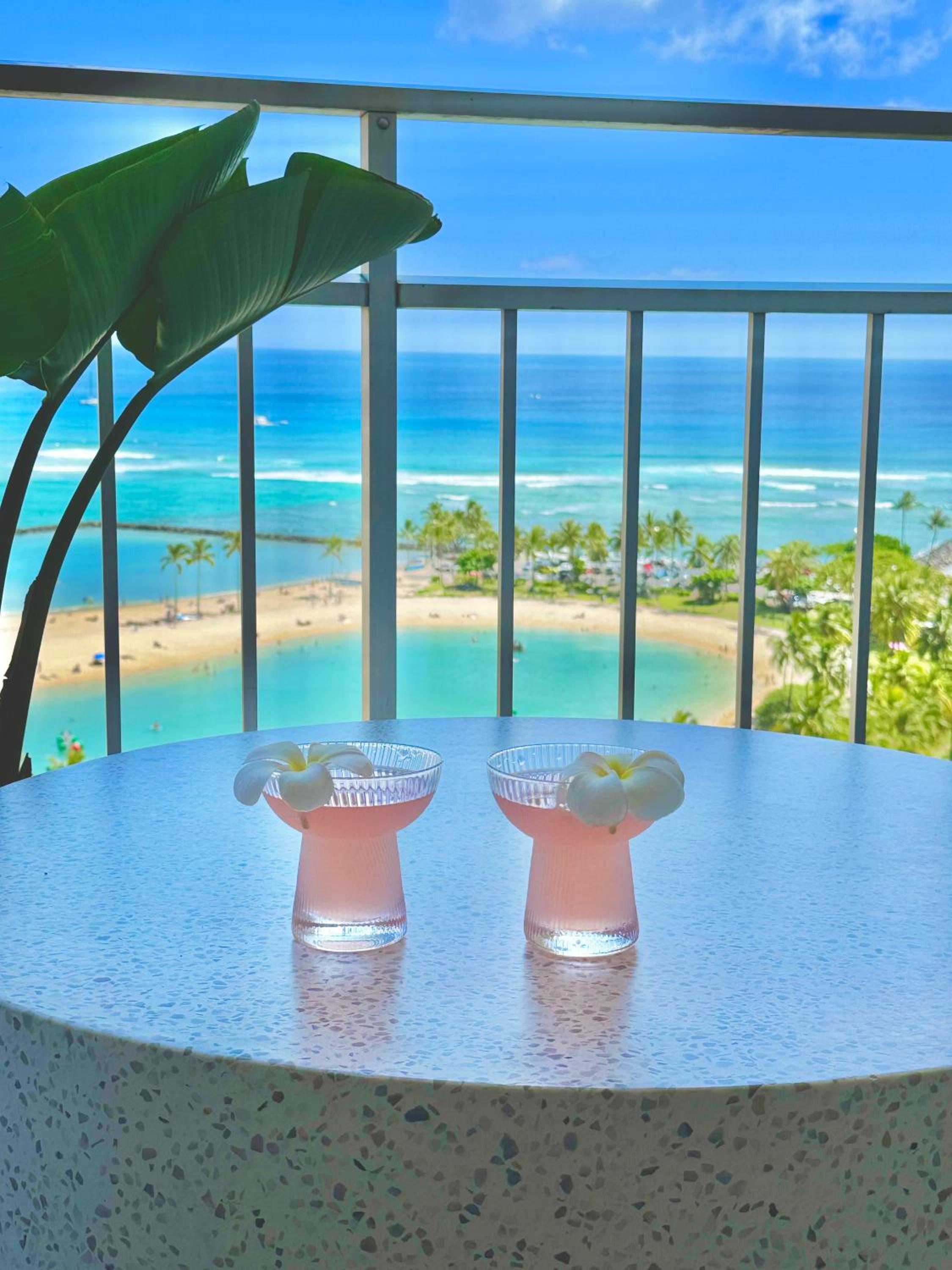 Panoramic Oceanview Resort - Full Kitchen in Each Unit, 2 Swimming Pools, Onsite Restaurants, Fireworks Every Friday: balcony & terrace photo