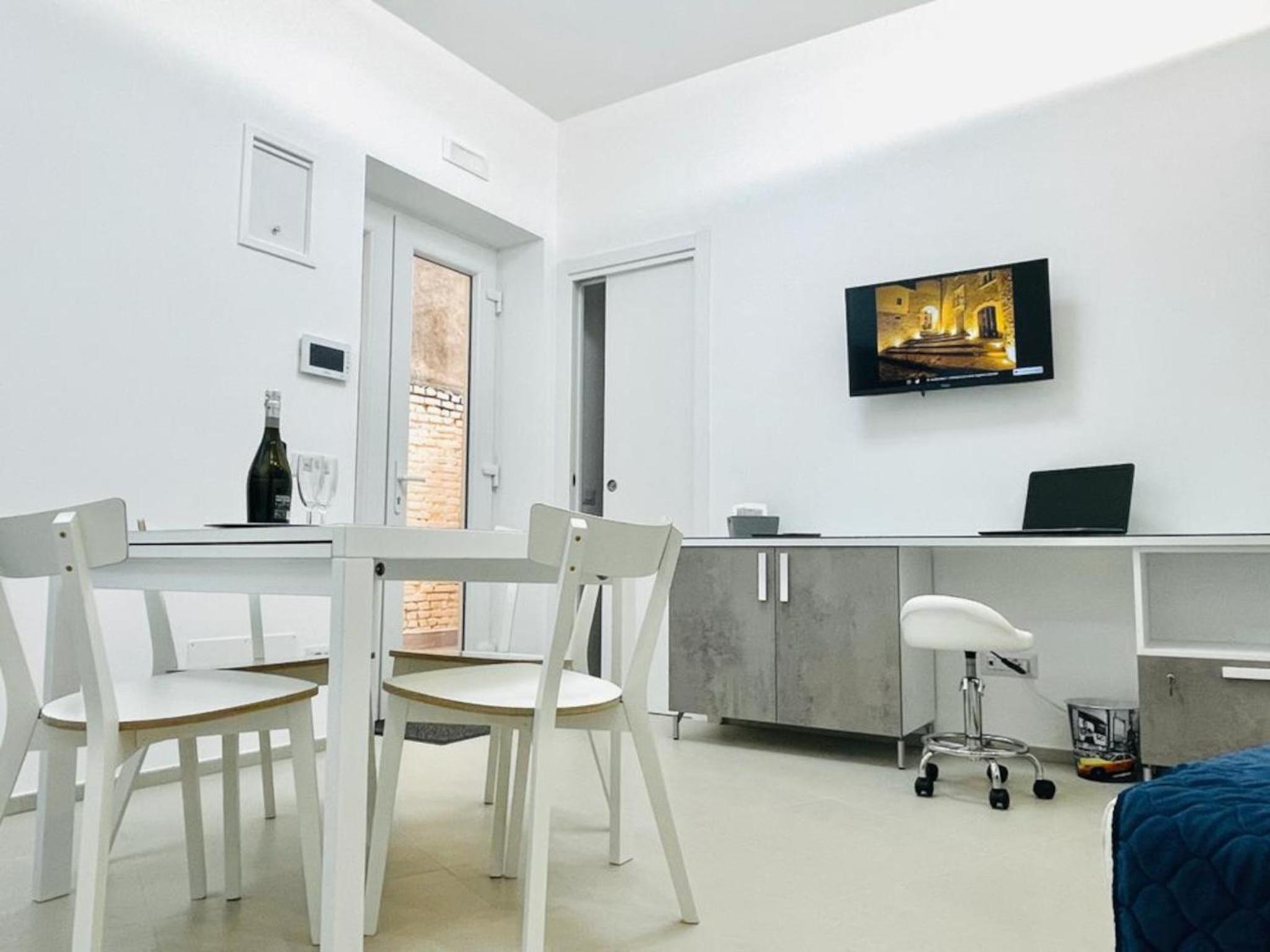 One-Bedroom House photo 2