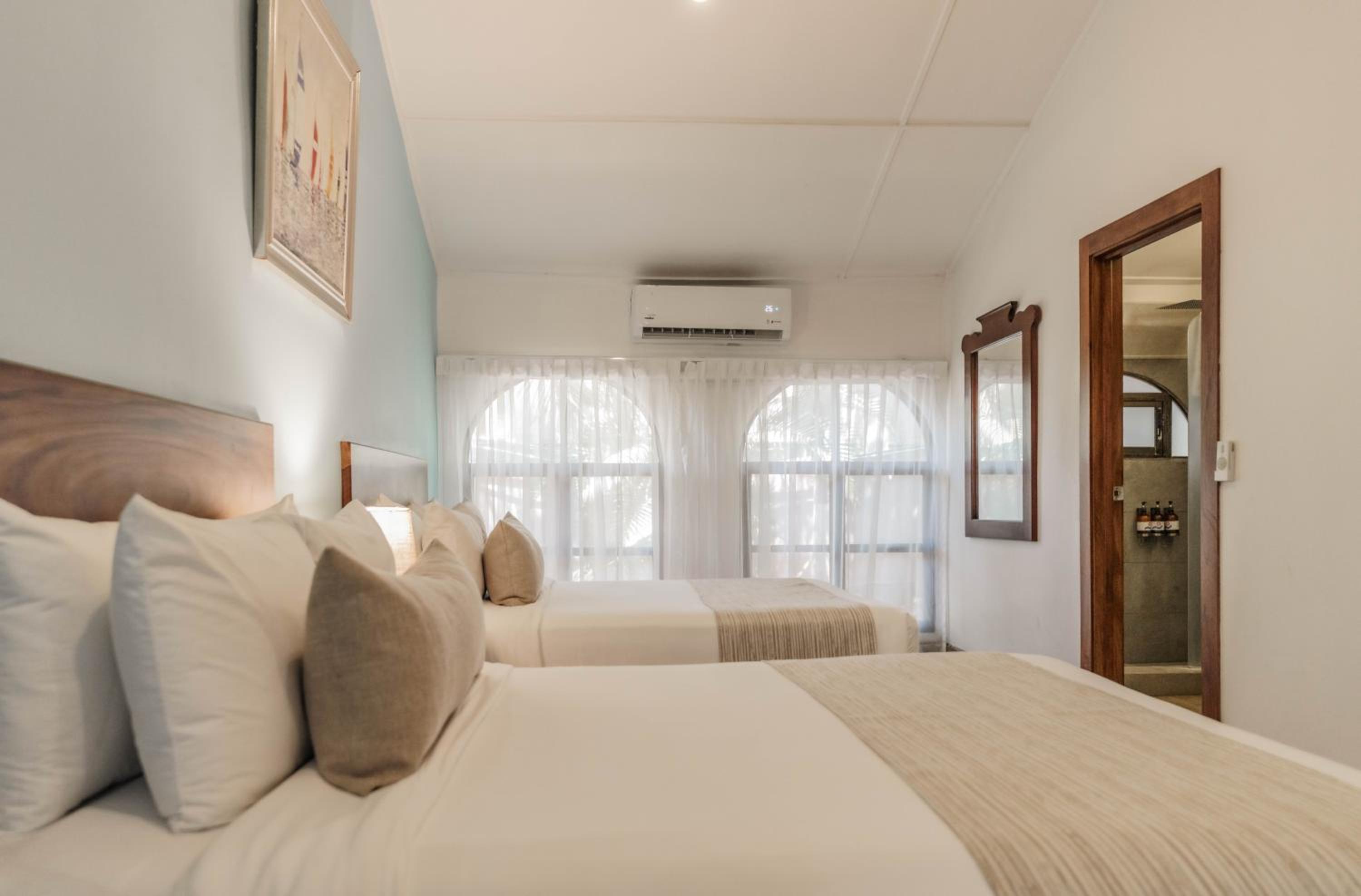 Standard 2 Queen Beds - Photo 4