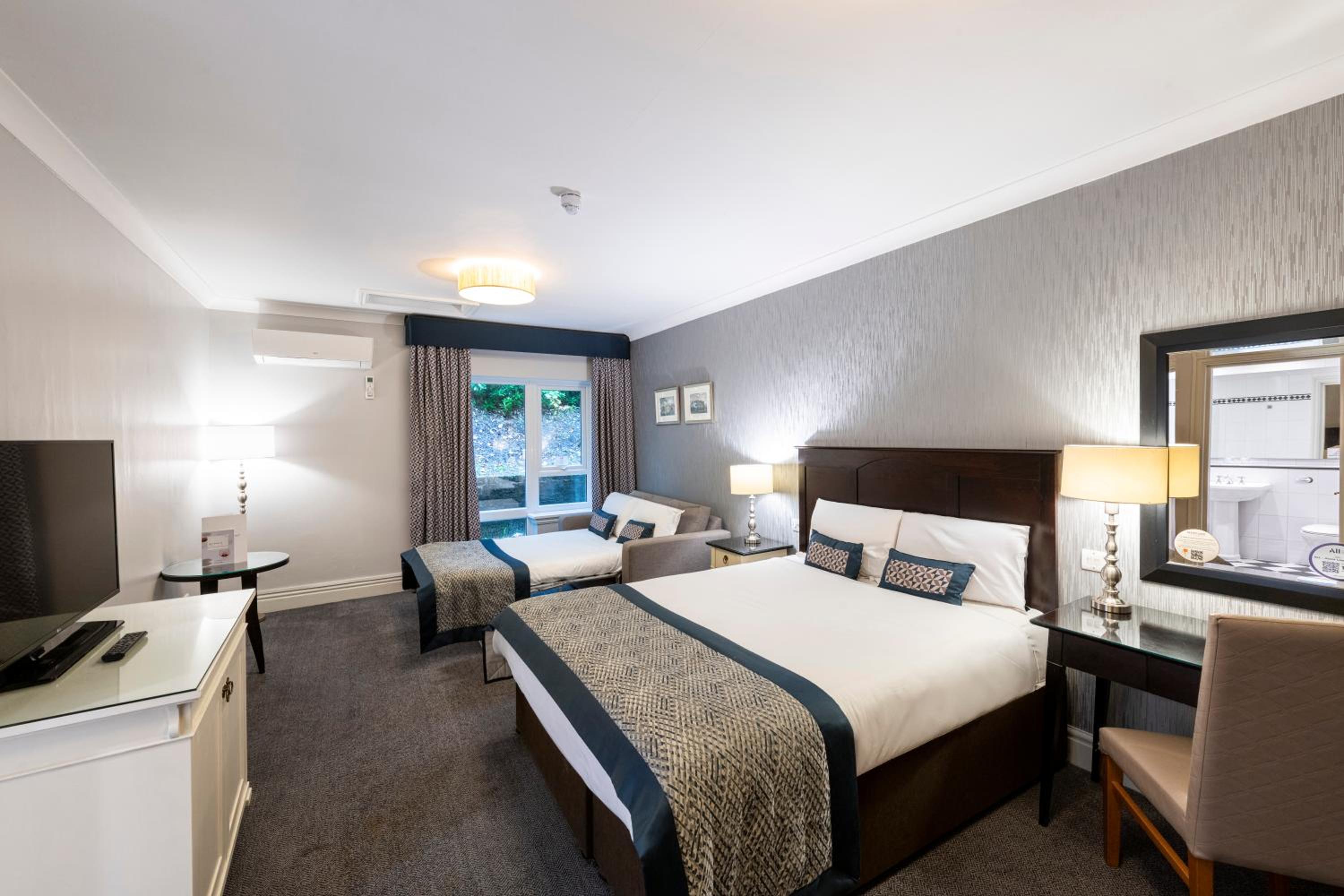 Family Room with One Double Bed and Sofa Bed - Photo 7