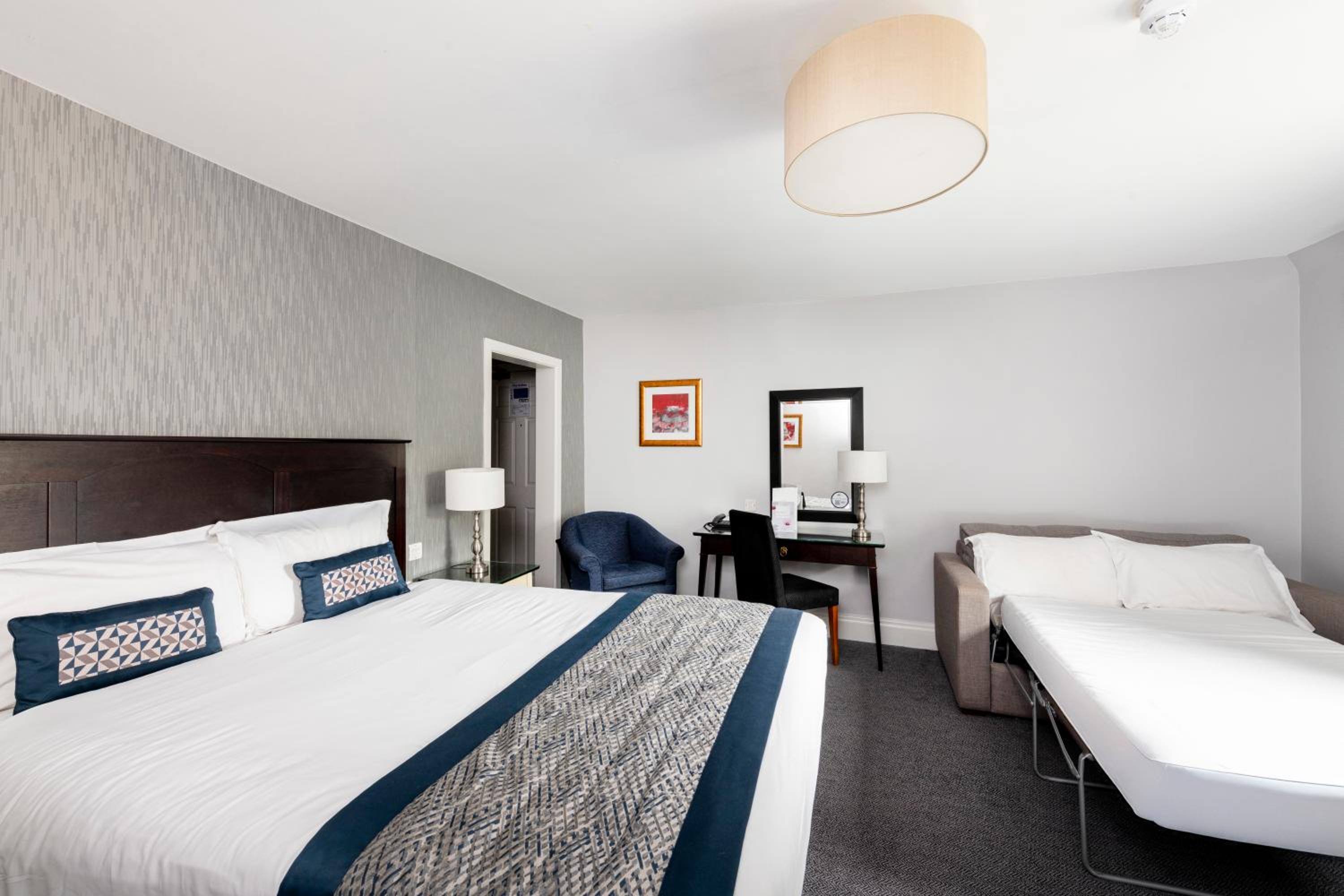Family Room with One Double Bed and Sofa Bed - Photo 6