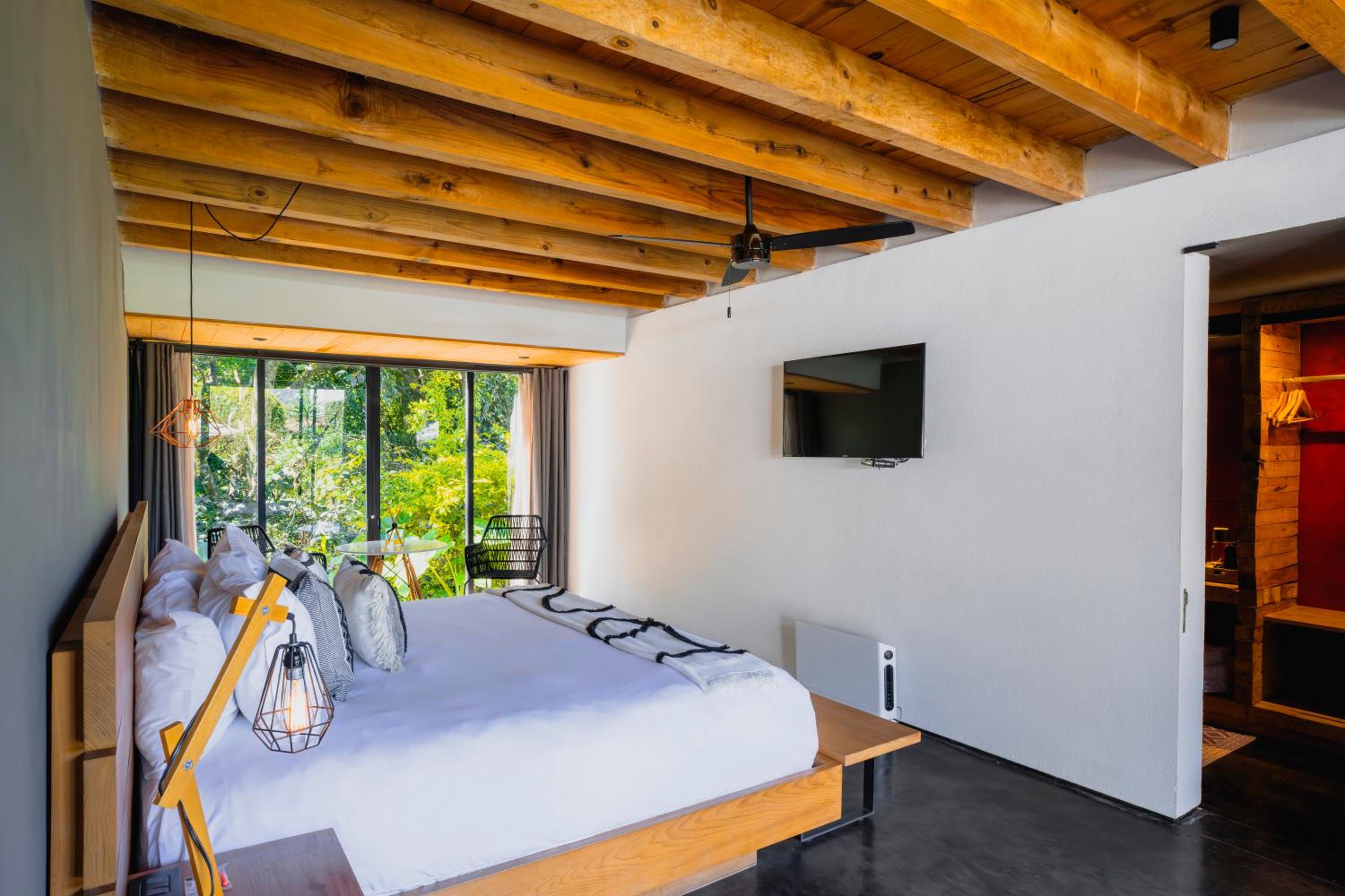 Deluxe Queen Room