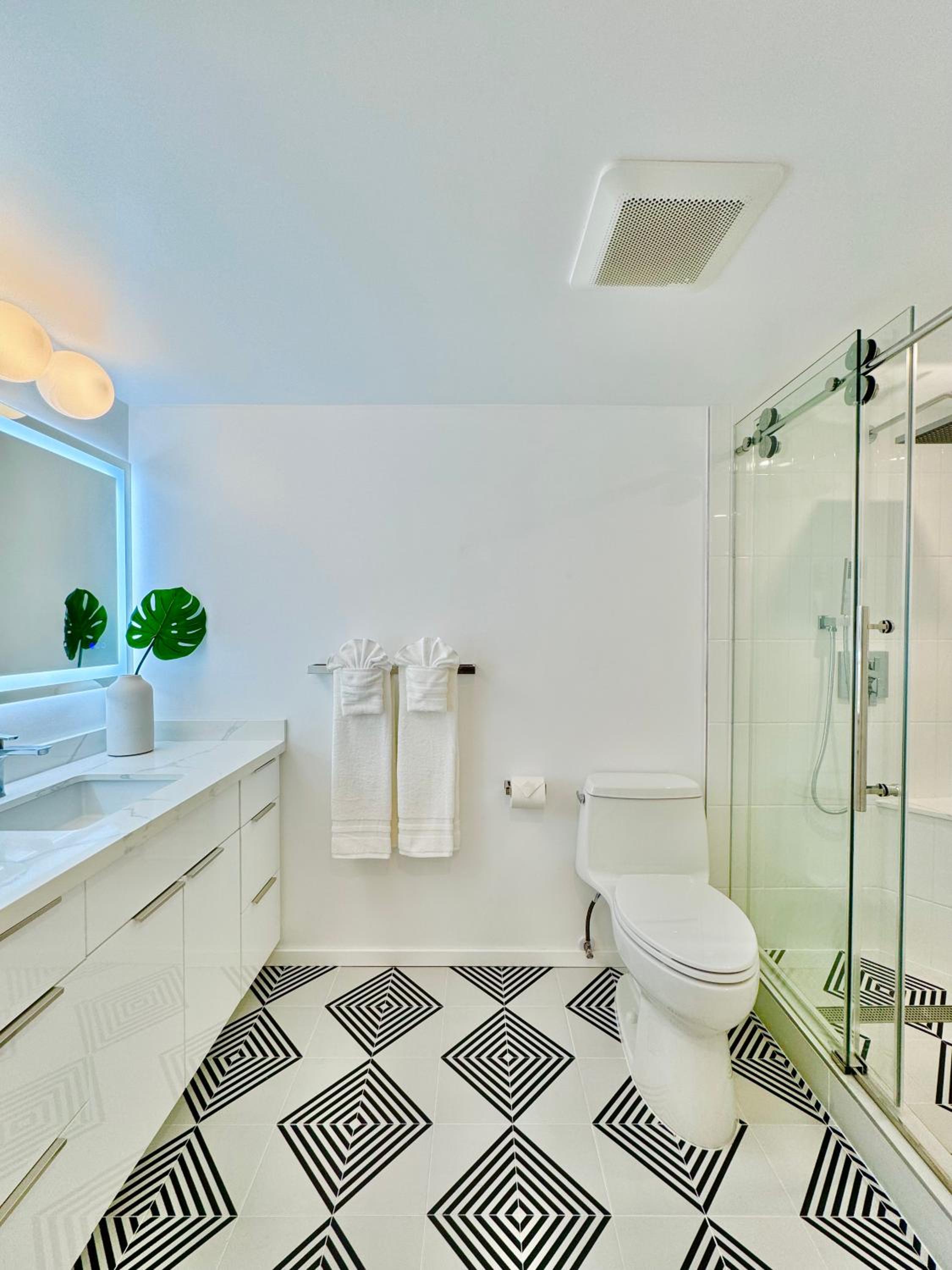 Panoramic Oceanview Resort - Full Kitchen in Each Unit, 2 Swimming Pools, Onsite Restaurants, Fireworks Every Friday: One-Bedroom Apartment - Oceanfront photo