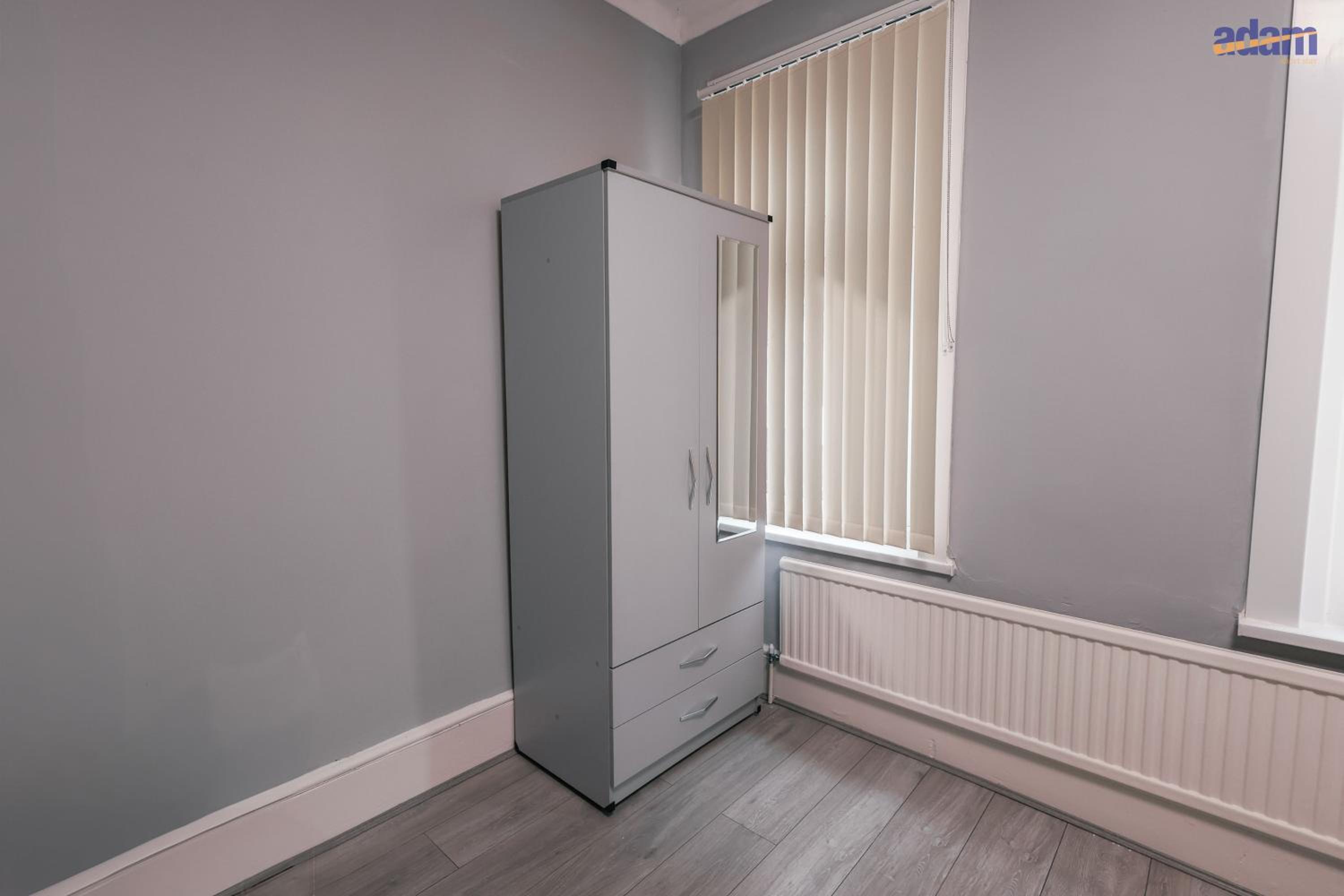 Double Room with Shared Bathroom photo 3