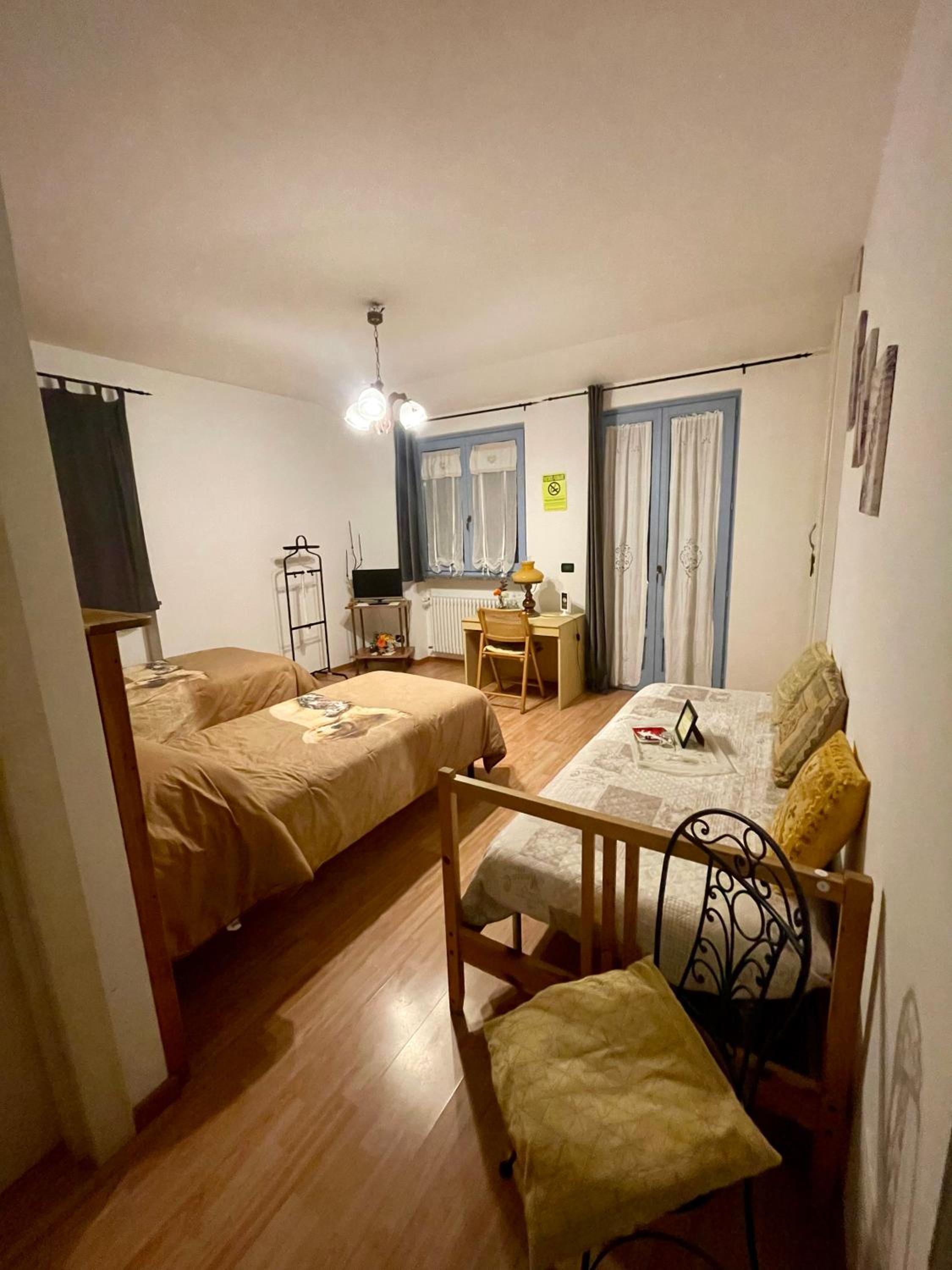 Twin Room with Private Bathroom photo 3