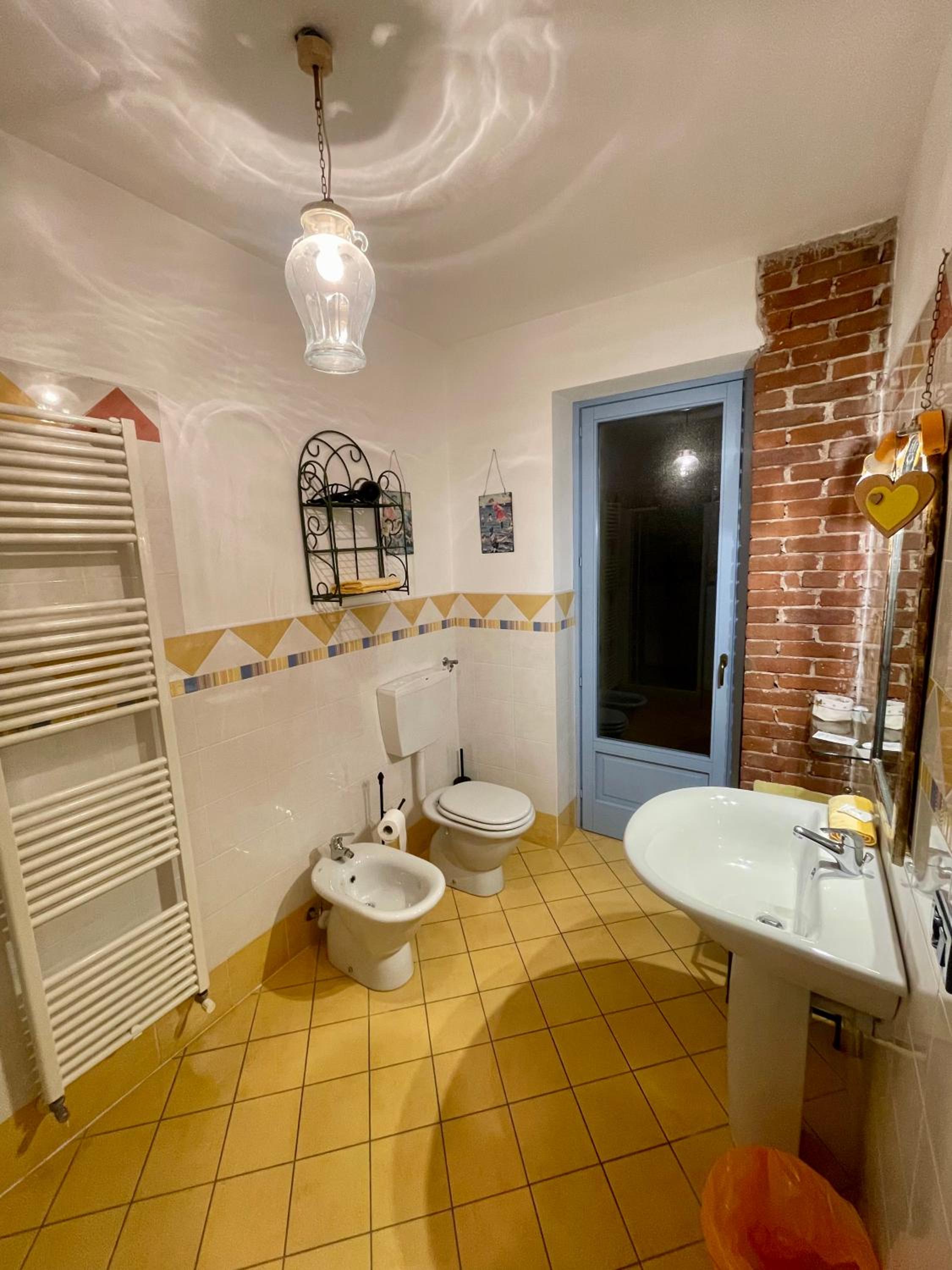 Twin Room with Private Bathroom photo 2