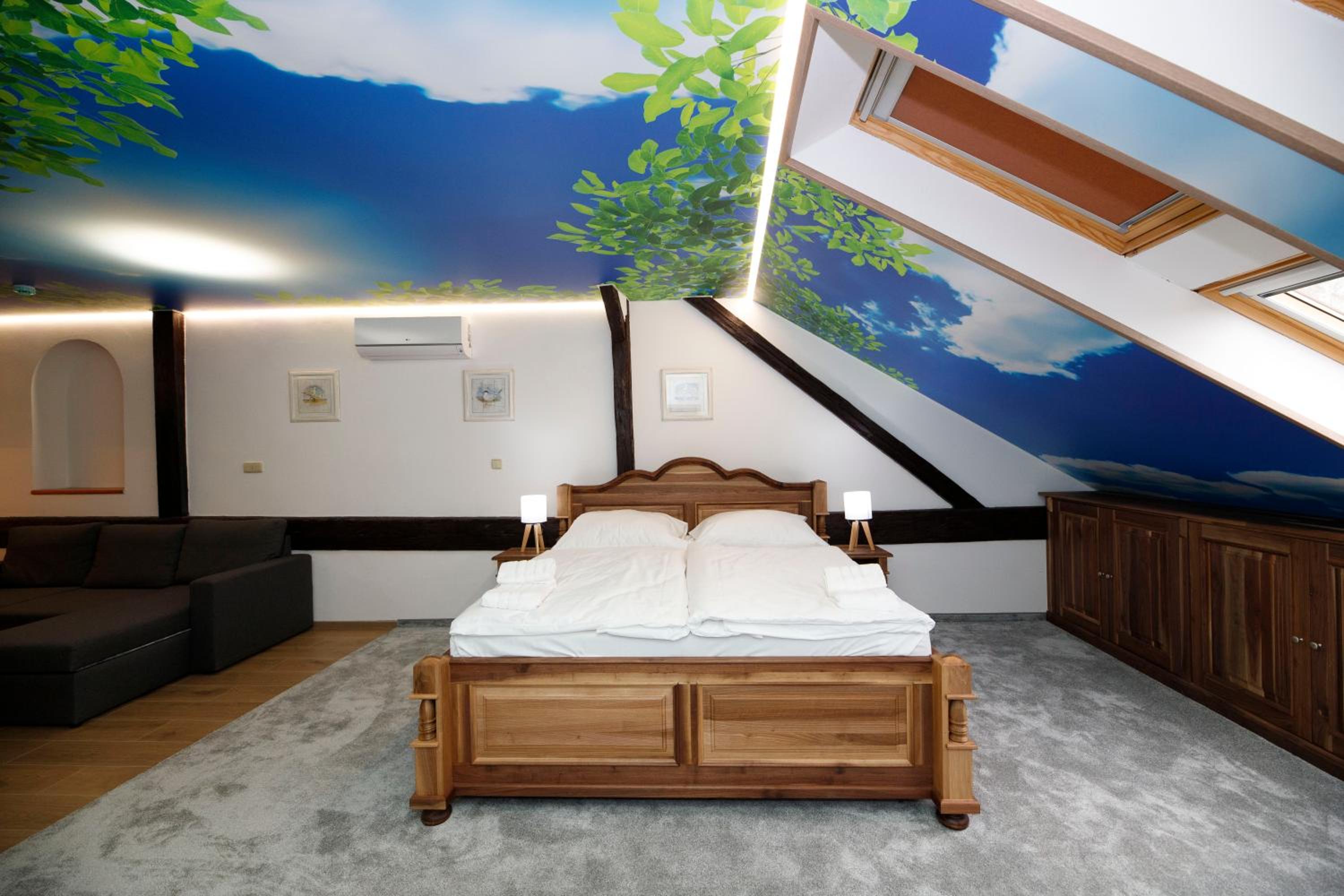 Deluxe Double Room with Extra Bed photo 3