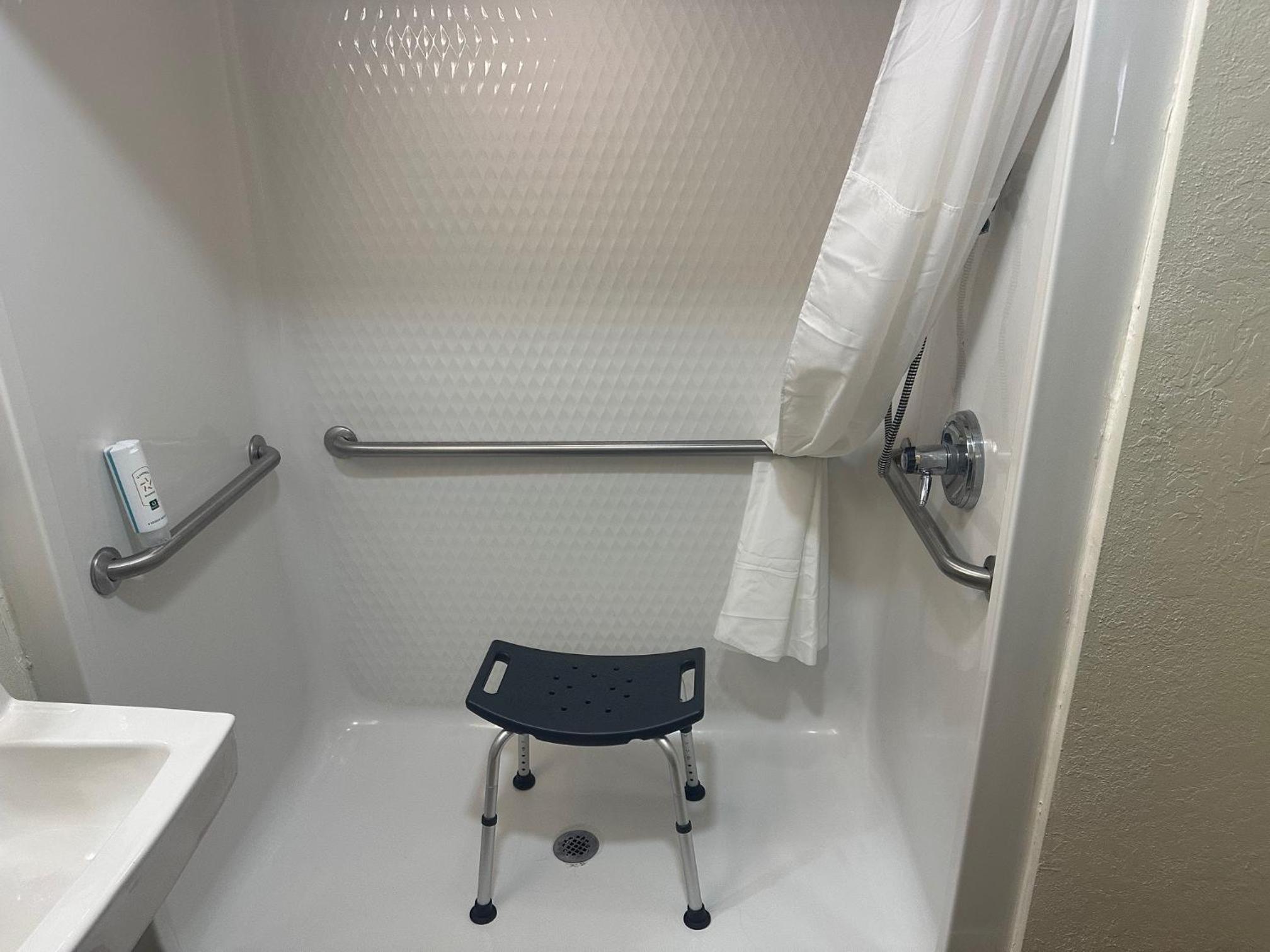 Queen Room - Accessible/Nonsmoking - Photo 3