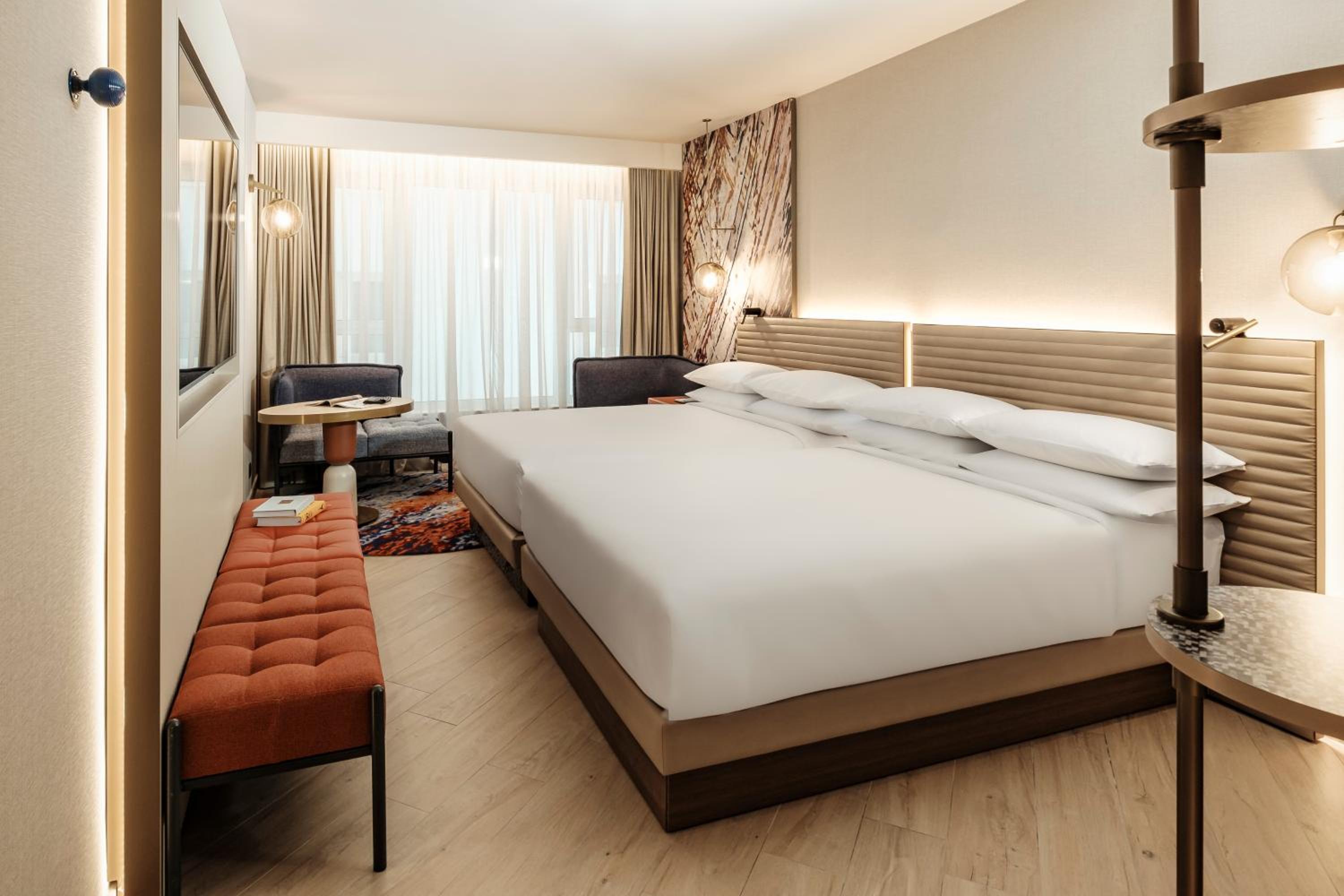 Deluxe Double Room with Club Access