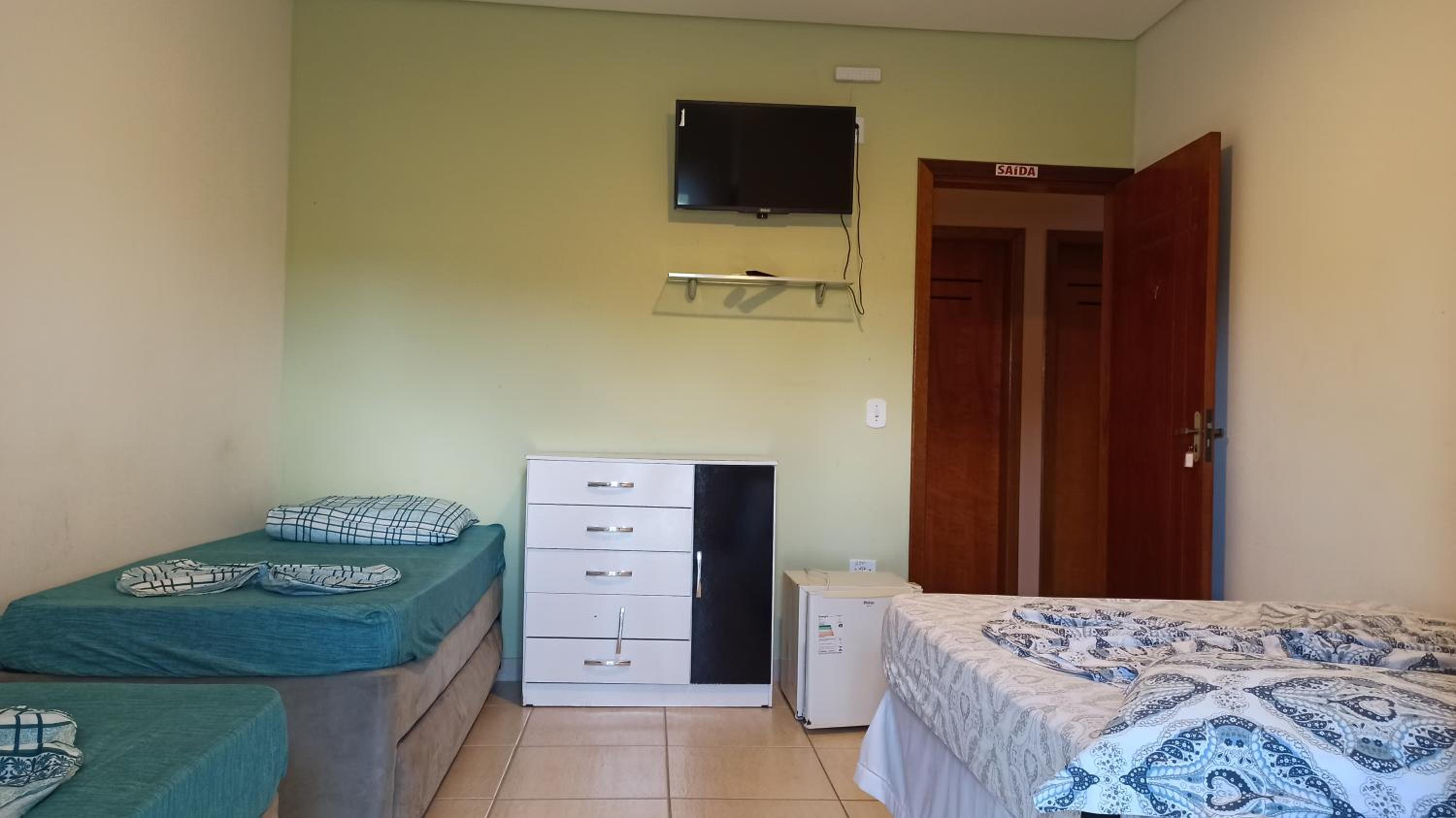 Superior Family Room - Photo 5