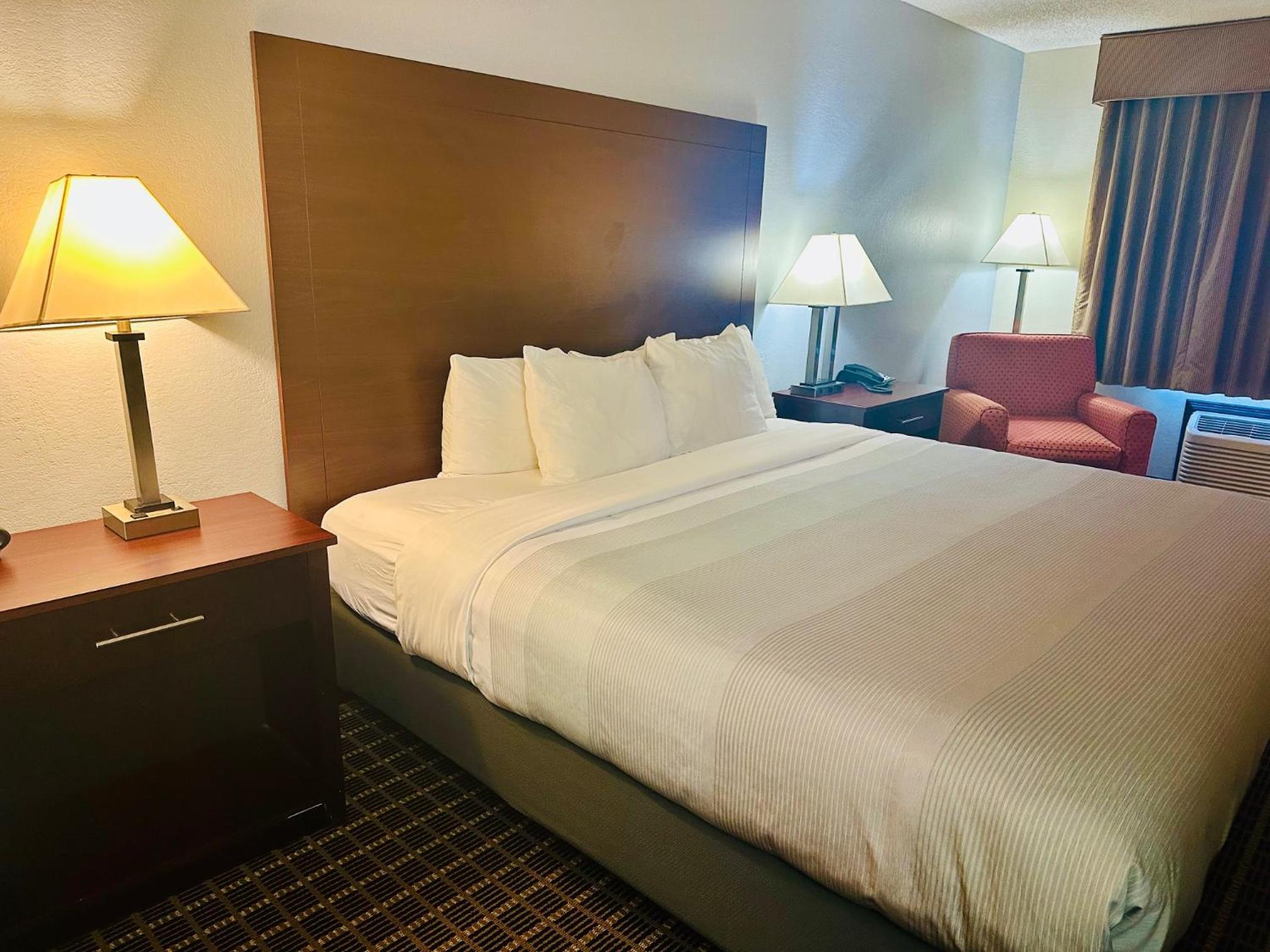 King Room - Non-Smoking - Photo 1