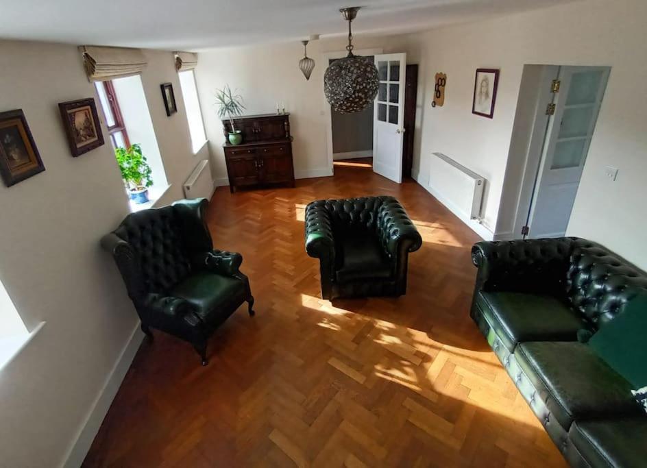 Four-Bedroom House photo 1