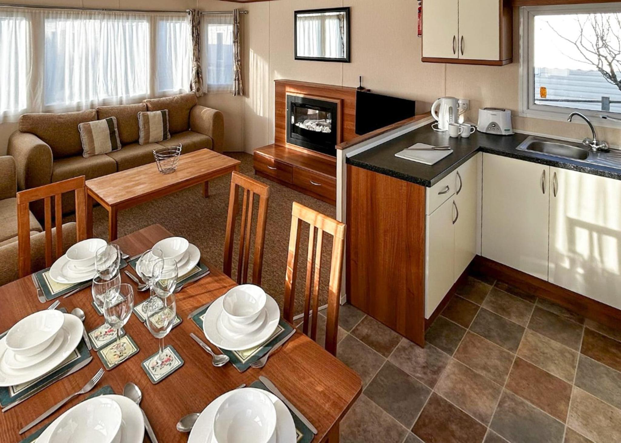 Mobile Home 3 photo 2