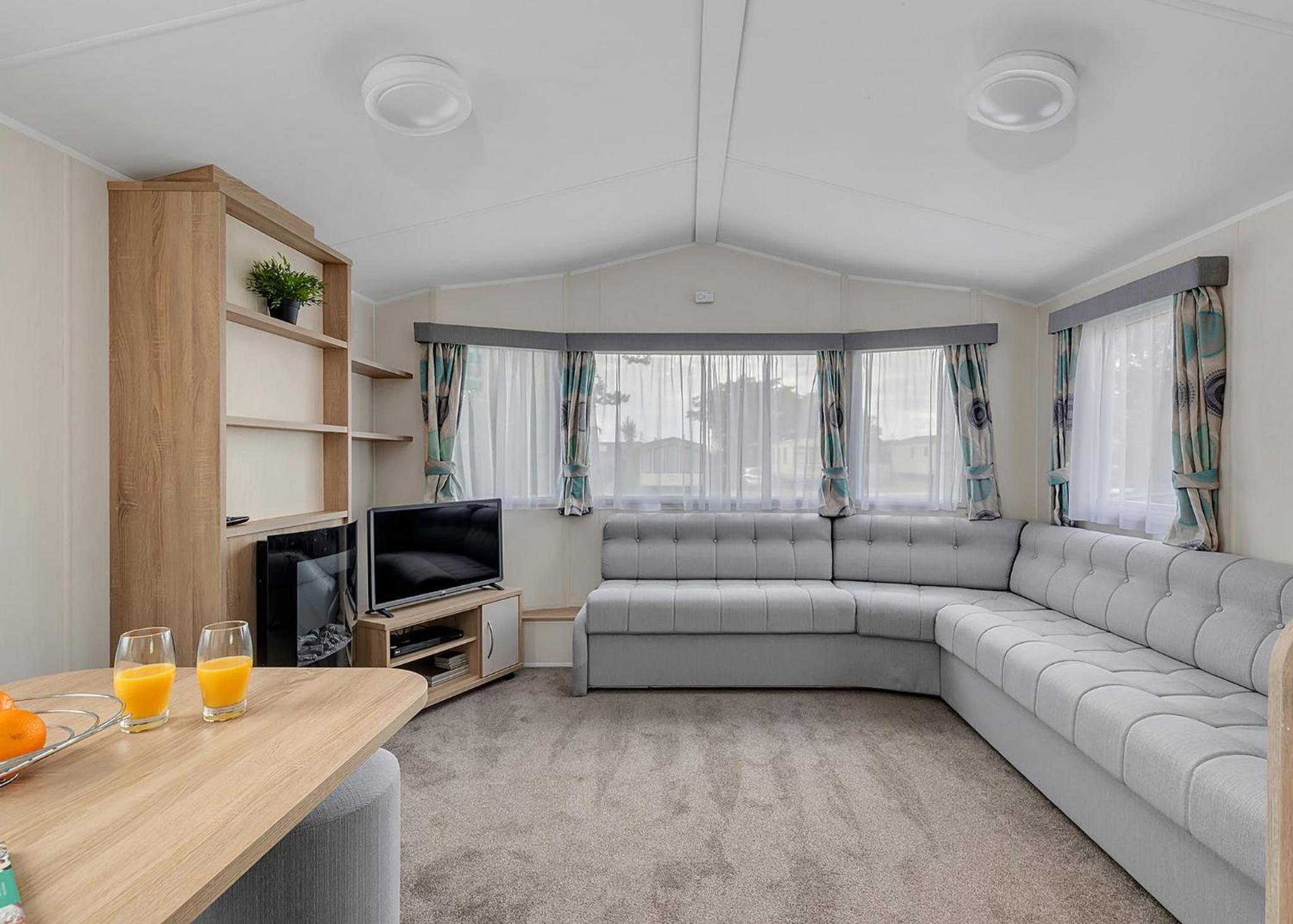 Mobile Home 2 photo 2