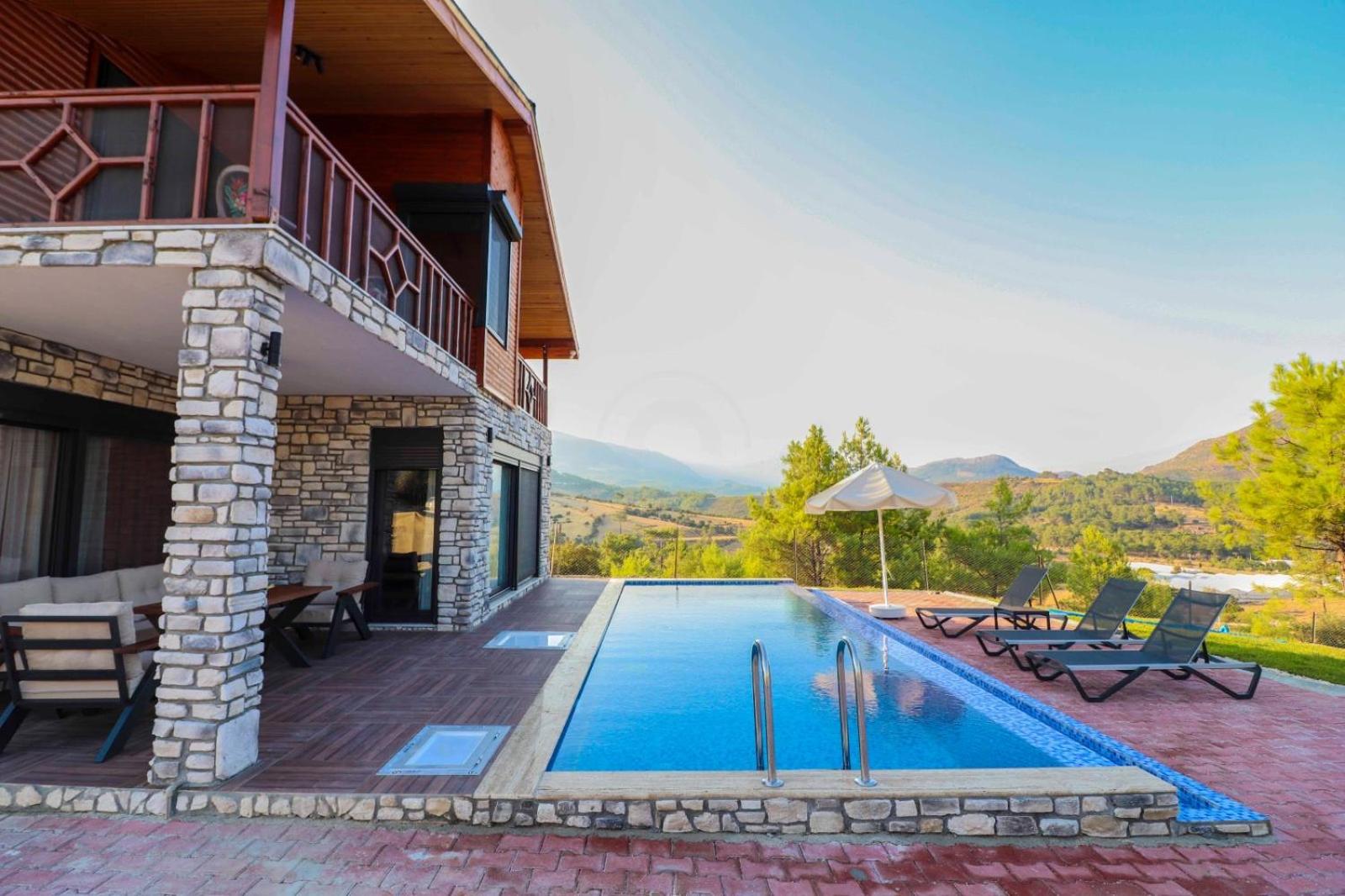 Three-Bedroom Villa photo 3