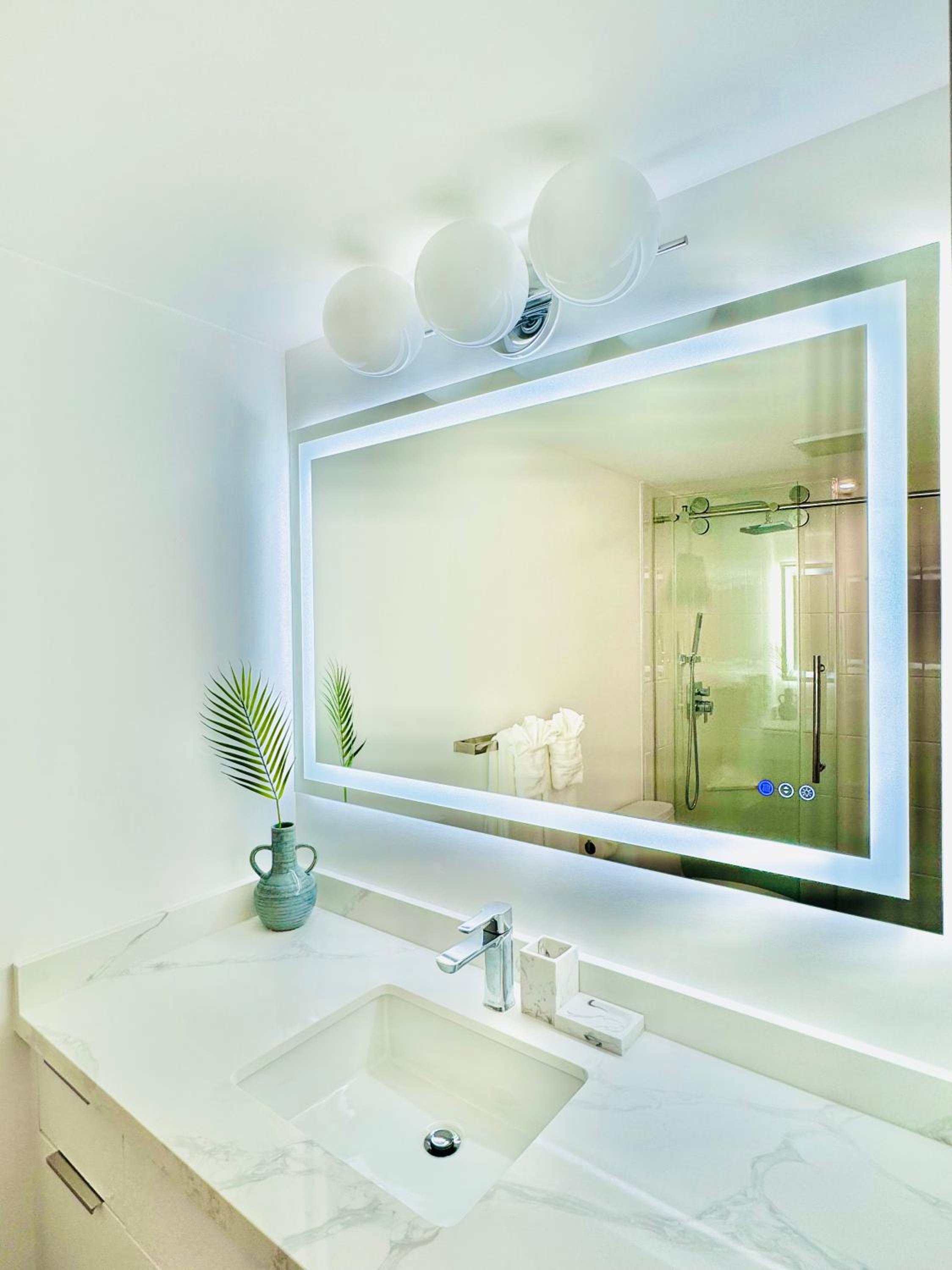 Panoramic Oceanview Resort - Full Kitchen in Each Unit, 2 Swimming Pools, Onsite Restaurants, Fireworks Every Friday: One-Bedroom Apartment - Oceanfront photo