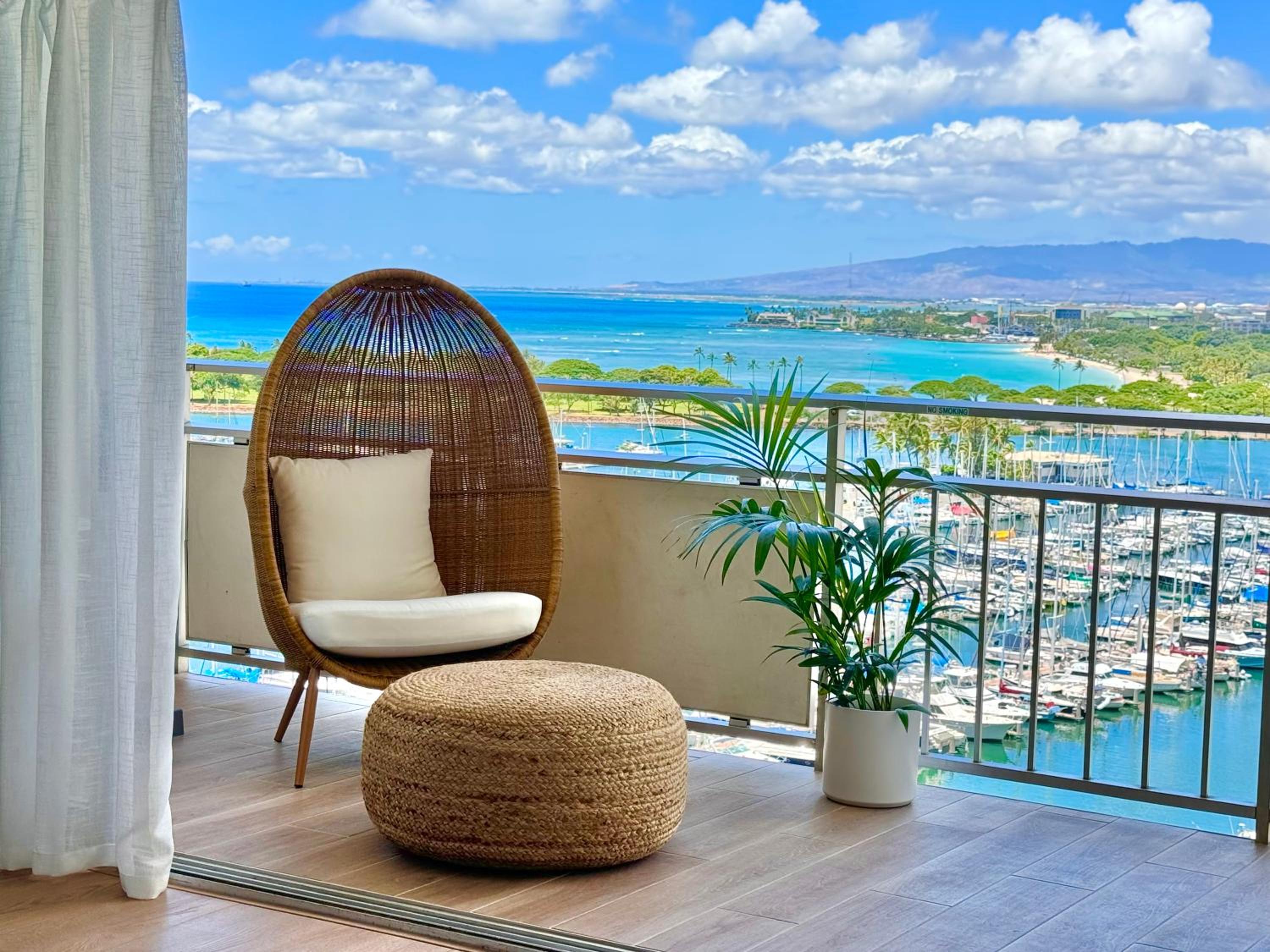 Panoramic Oceanview Resort - Full Kitchen in Each Unit, 2 Swimming Pools, Onsite Restaurants, Fireworks Every Friday: balcony & terrace photo