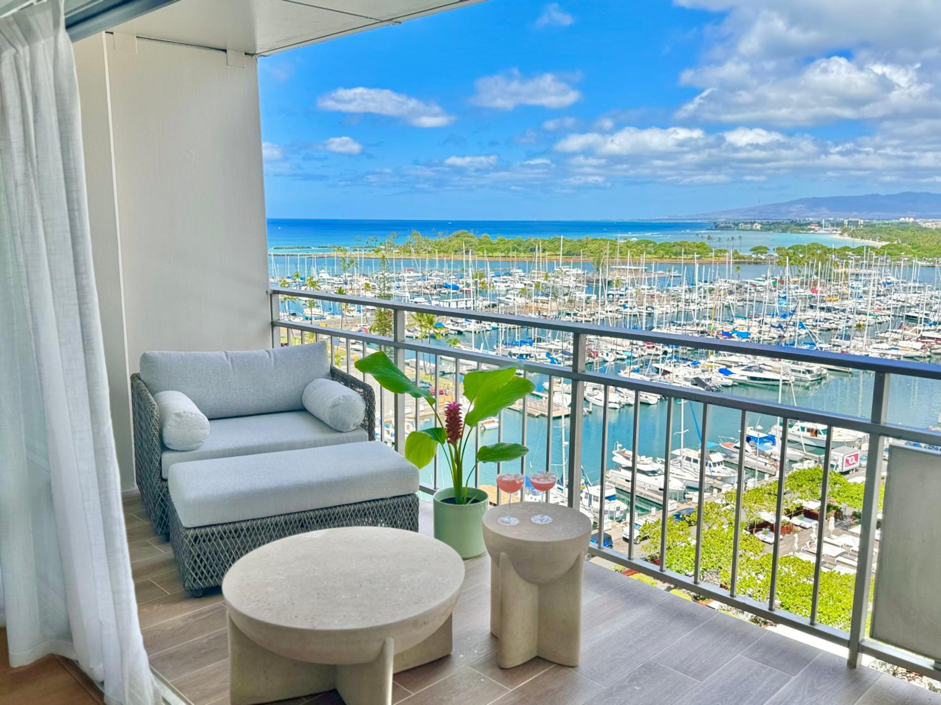 Panoramic Oceanview Resort - Full Kitchen in Each Unit, 2 Swimming Pools, Onsite Restaurants, Fireworks Every Friday: balcony & terrace photo
