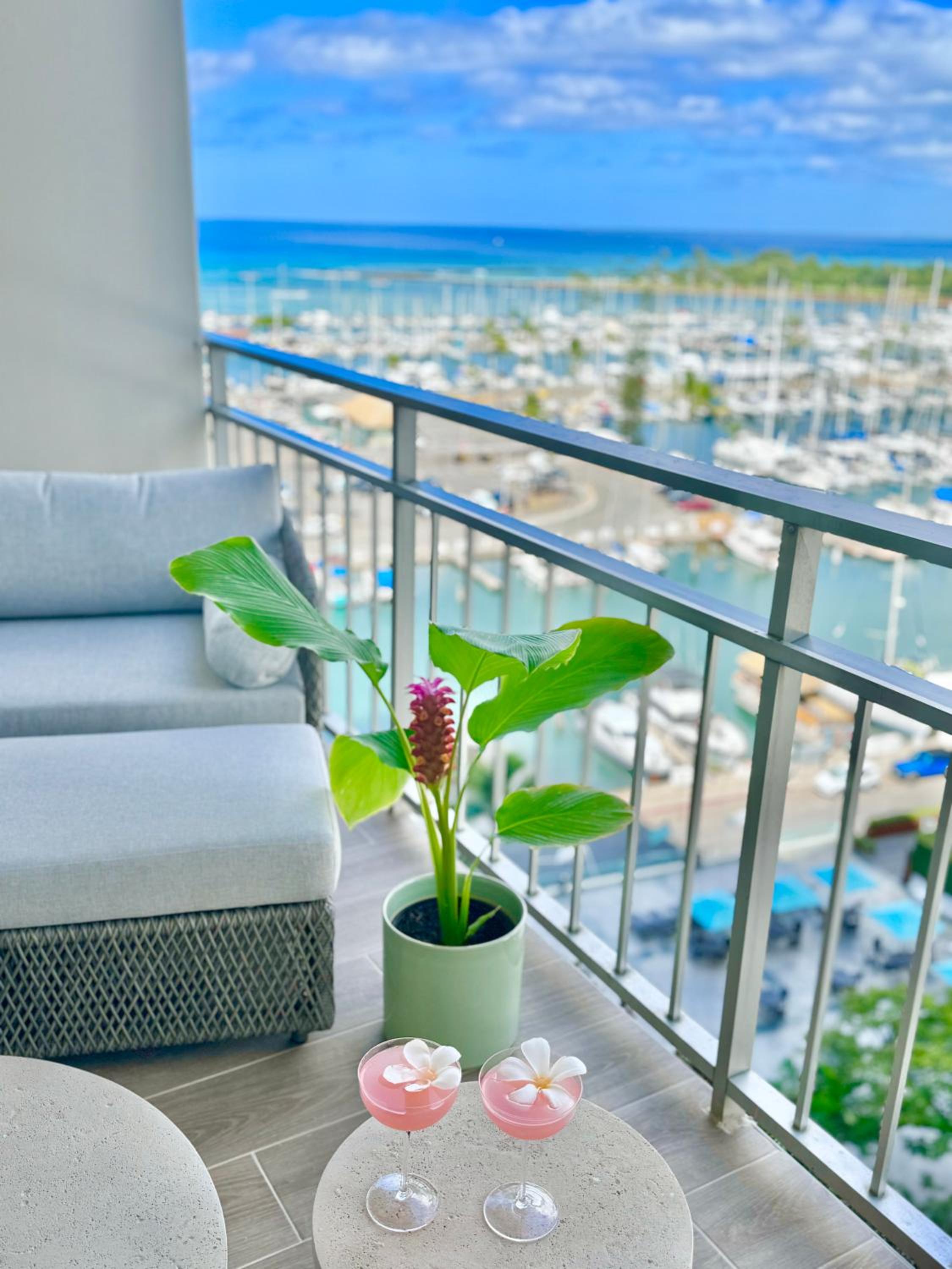 Panoramic Oceanview Resort - Full Kitchen in Each Unit, 2 Swimming Pools, Onsite Restaurants, Fireworks Every Friday: balcony & terrace photo
