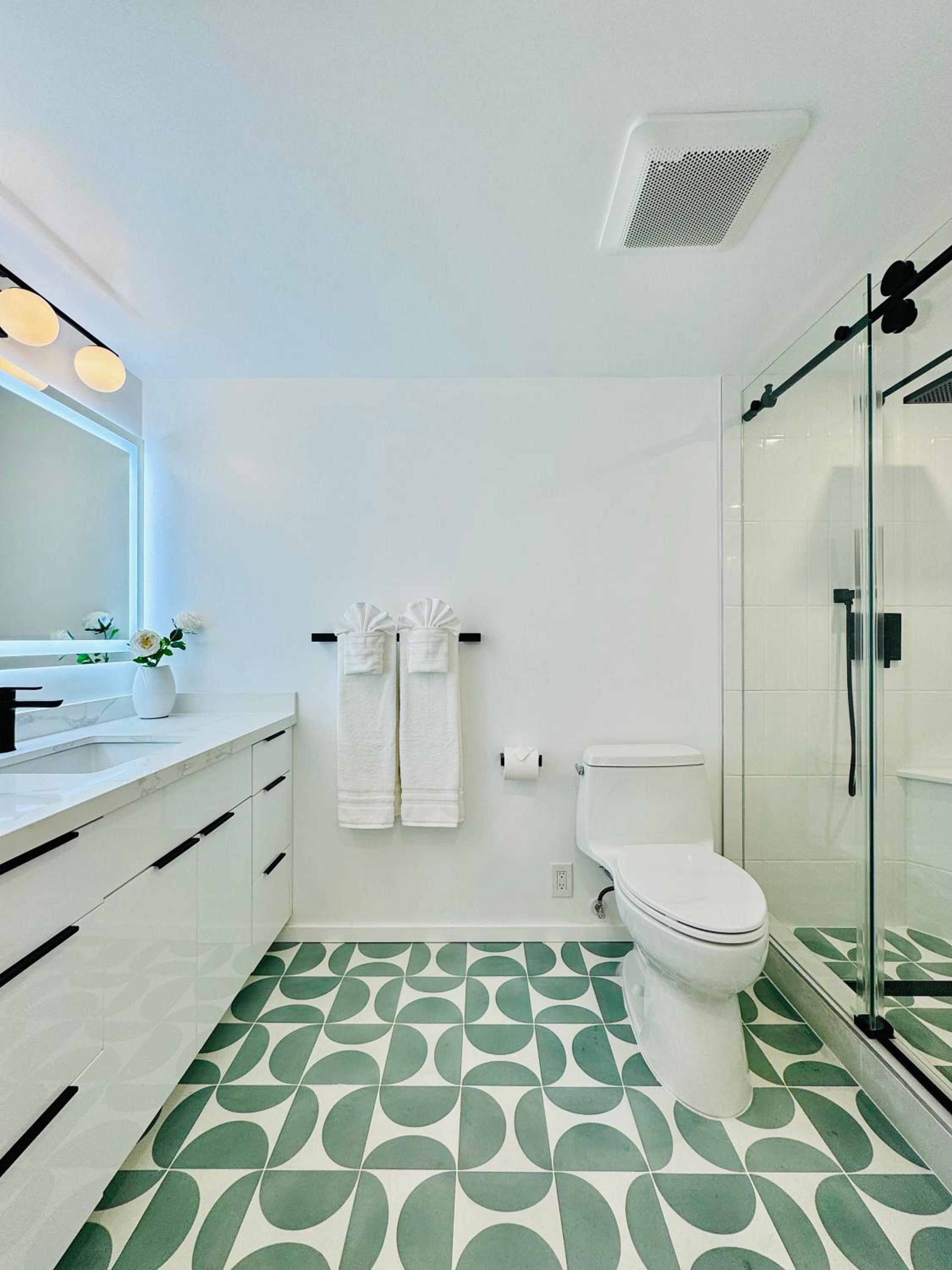 Panoramic Oceanview Resort - Full Kitchen in Each Unit, 2 Swimming Pools, Onsite Restaurants, Fireworks Every Friday: One-Bedroom Apartment - Oceanfront photo