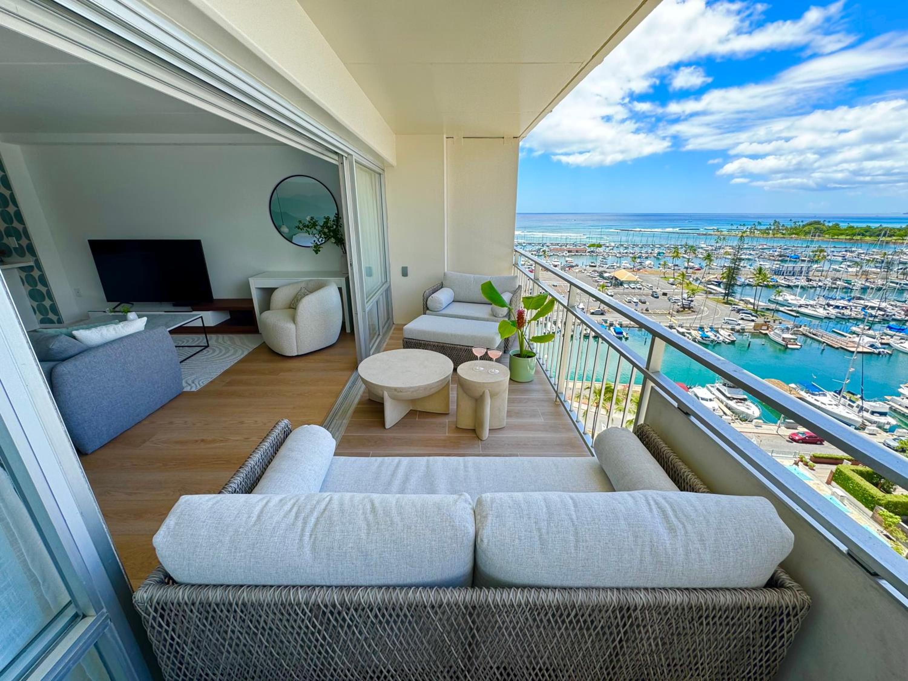 Panoramic Oceanview Resort - Full Kitchen in Each Unit, 2 Swimming Pools, Onsite Restaurants, Fireworks Every Friday: balcony & terrace photo