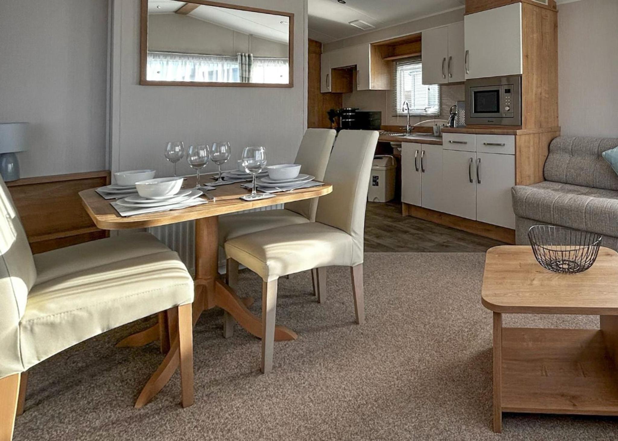 Mobile Home 8 photo 2