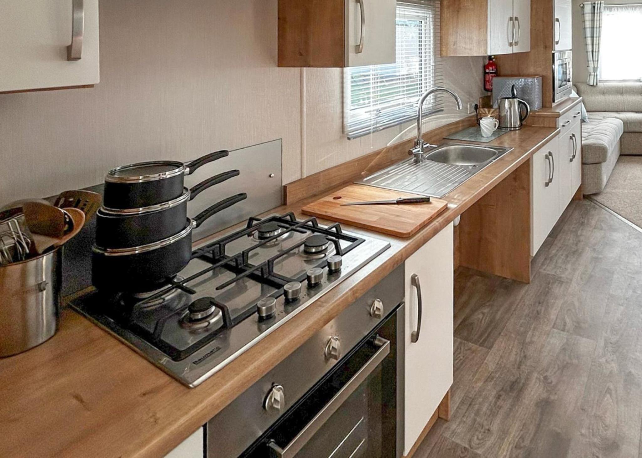 Mobile Home 8 photo 3