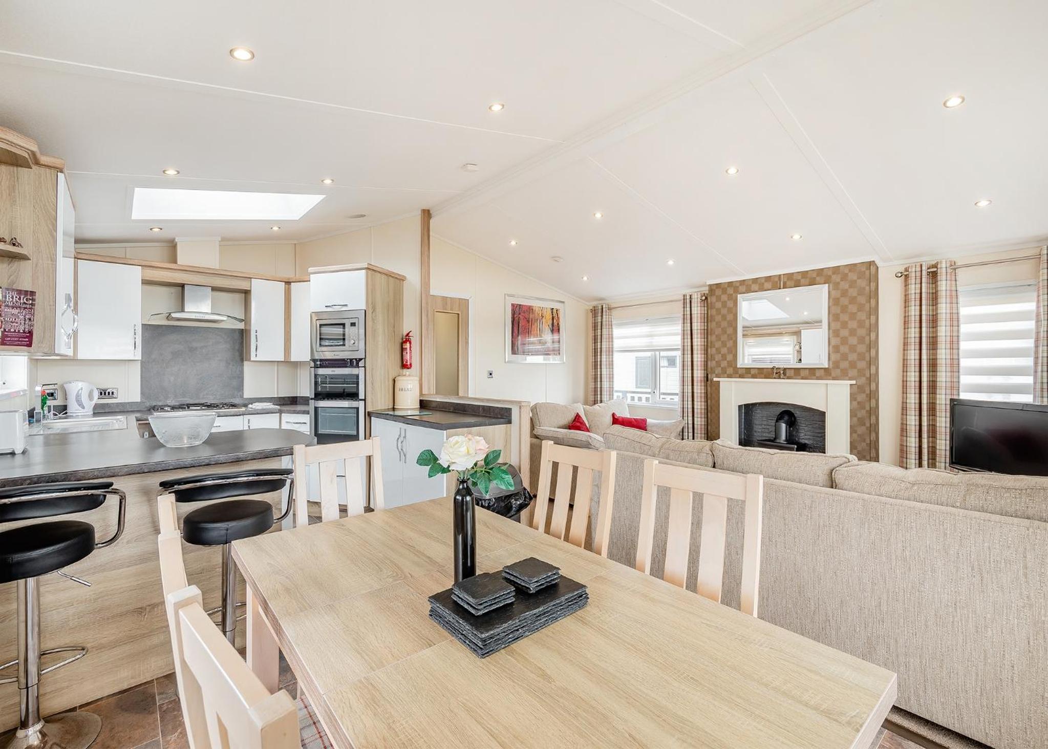 Three-Bedroom House 2 photo 2