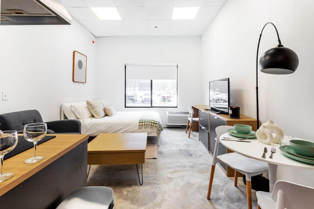 Studio Apartment photo 1